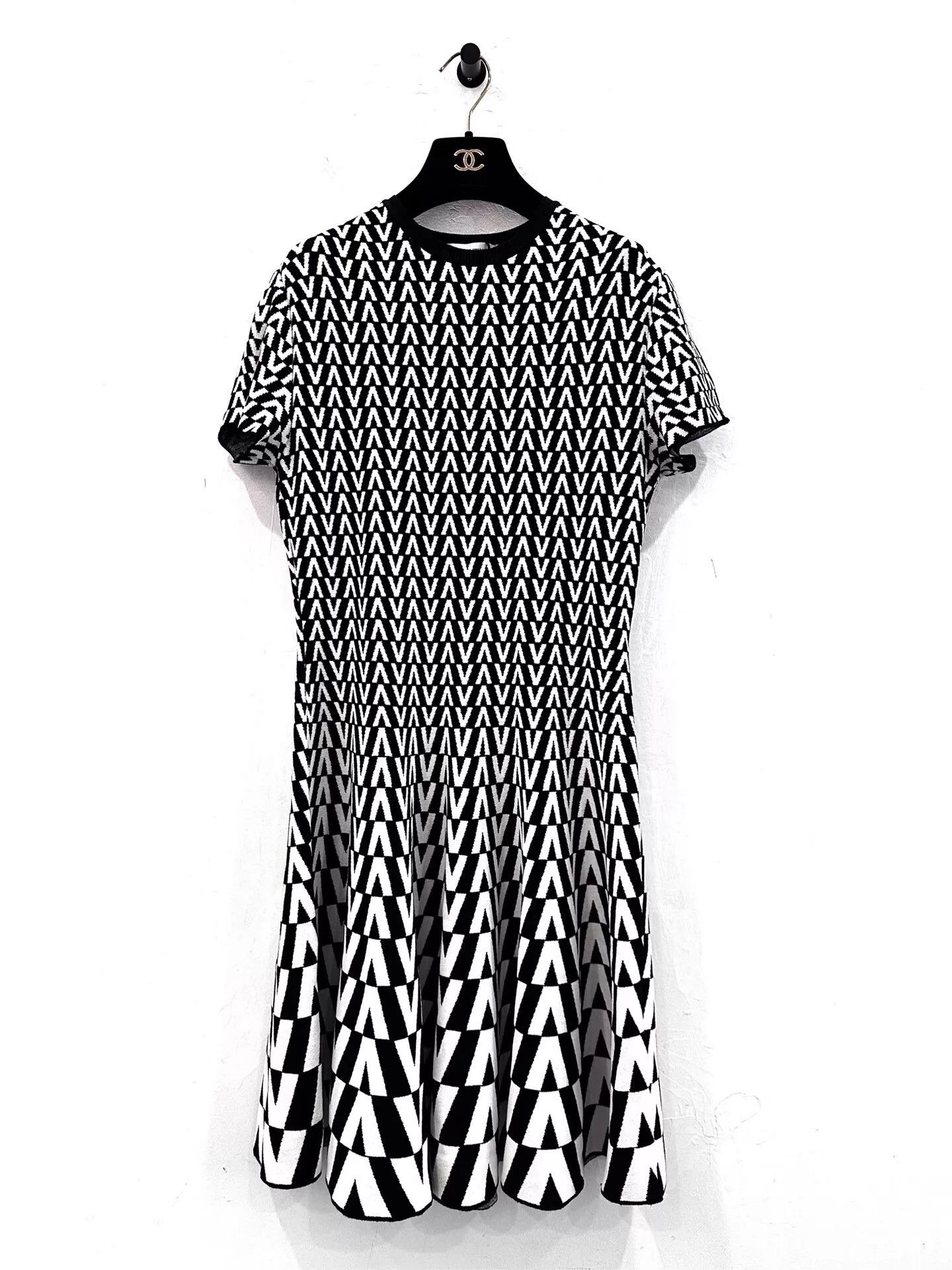 Valentino Valentino Women's B&W Colorblocked V-Logo Dress L Size L / US 10 / IT 46 - 1 Thumbnail