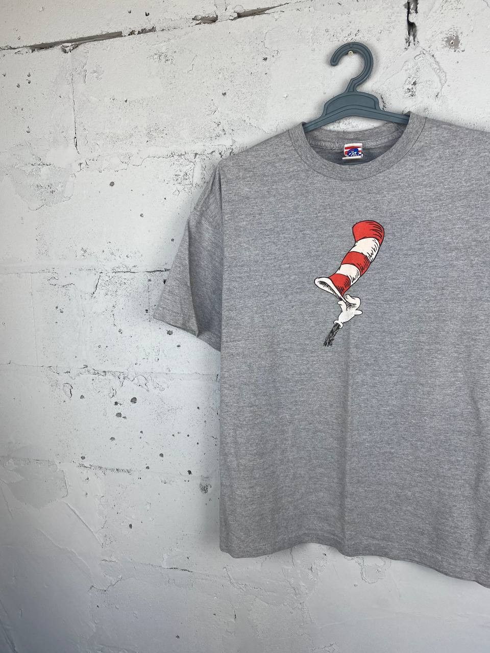 Disney × Vintage Vintage 90s Dr. Seuss Cat In The Hat Cartoon T-Shirt Size US XL / EU 56 / 4 - 1 Thumbnail