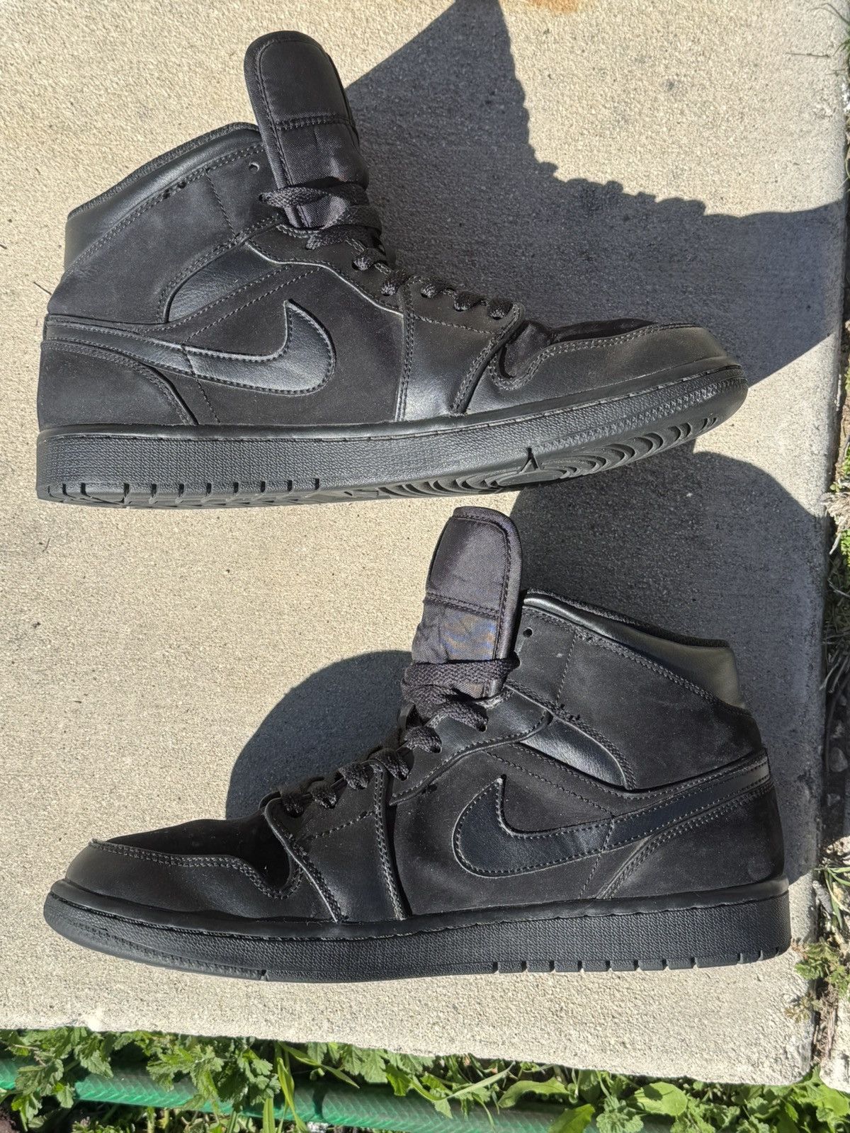 Jordan Brand × Nike Air Jordan 1 mid triple black Size US 10.5 / EU 43-44 - 5 Thumbnail