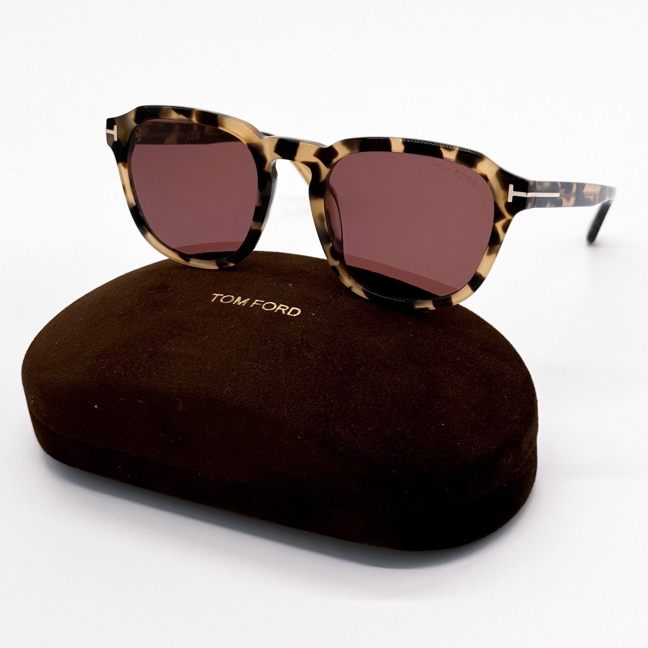 Tom Ford NEW TOM FORD AVERY TF931 56S WOMEN SUNGLASSES FT0931/S BROWN Size ONE SIZE - 1 Thumbnail