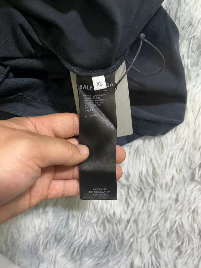 Balenciaga Balenciaga BB Letter Logo Print Cracks Worn Holes Worn Was Size US XS / EU 42 / 0 - 6 Thumbnail