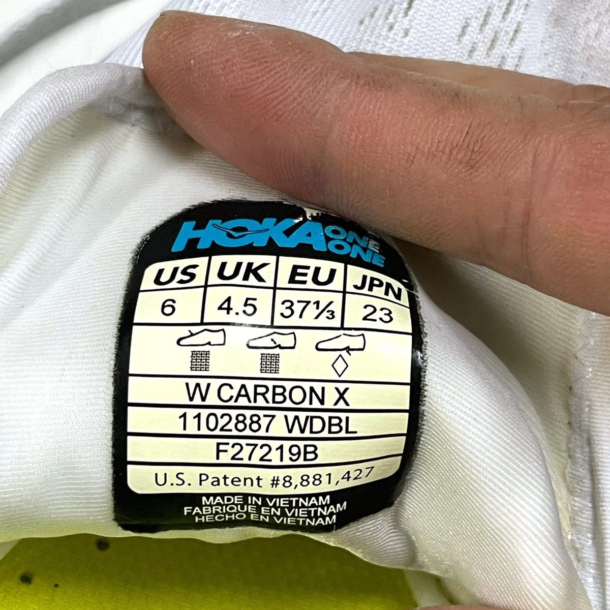 Hoka Hoka One One "Carbon X" Size US 5 / EU 37 - 18 Thumbnail