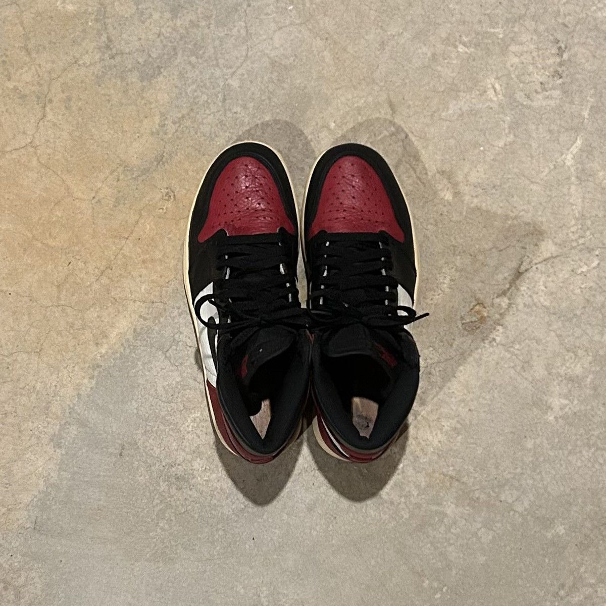 Jordan Brand × Nike Air Jordan 1 Retro High OG Bred Toe 2018 US 8 Size US 8 / EU 41 - 10 Thumbnail