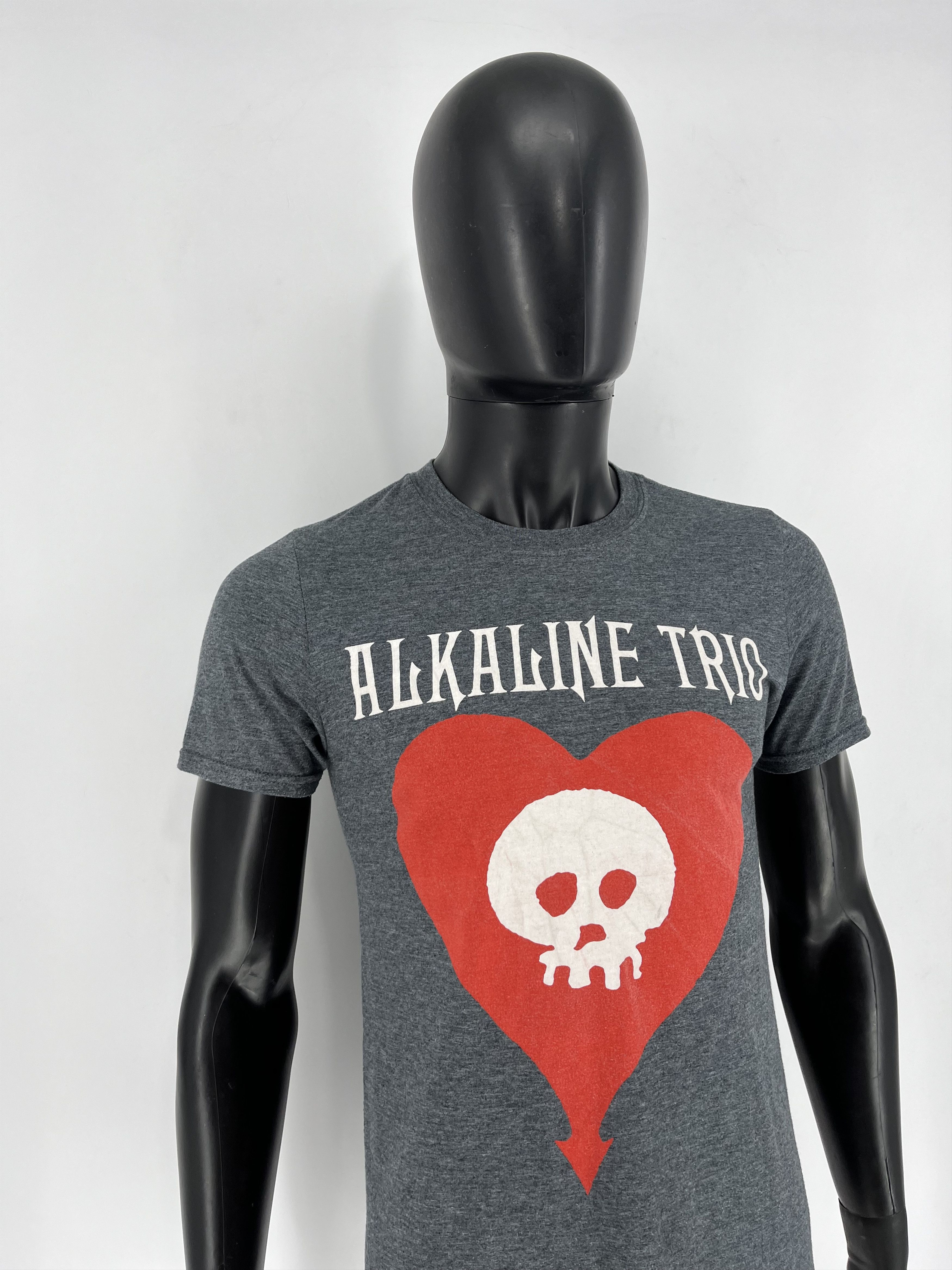 Band Tees × Vintage Vintage Alkaline Trio Classic Heartskull Tee Punk Rock Band Size US S / EU 44-46 / 1 - 3 Thumbnail