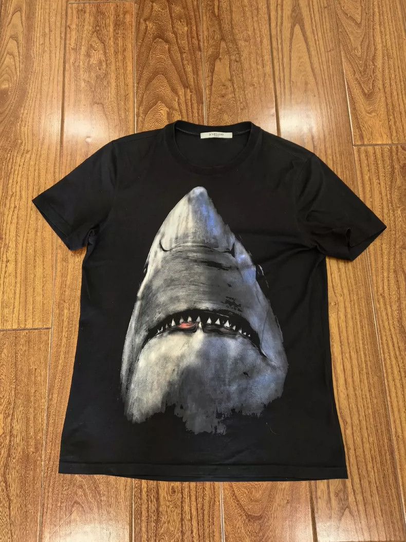 Givenchy Givenchy Classic shark short-sleeve Size US M / EU 48-50 / 2 - 1 Thumbnail