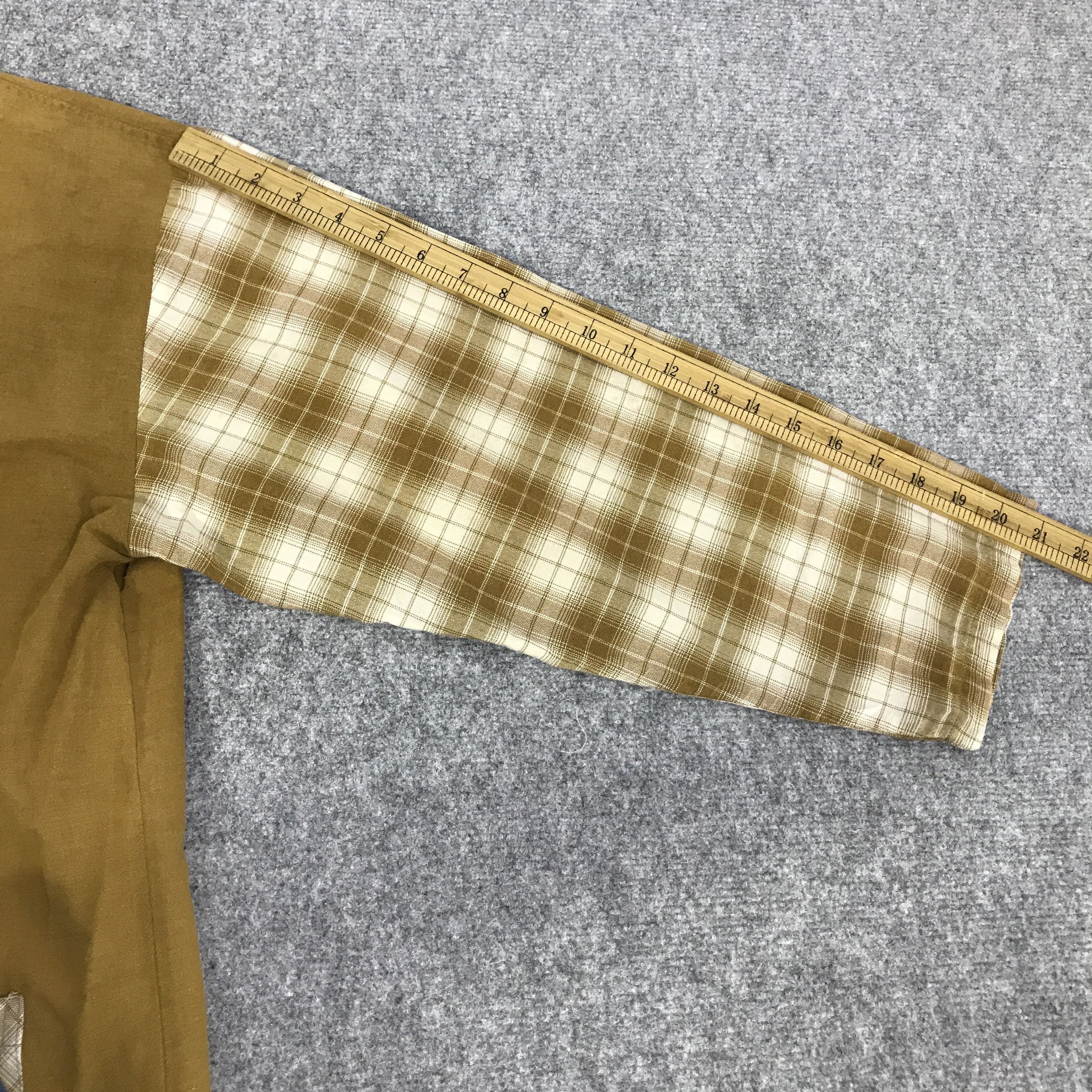 Moschino MOSCHINO BUTTON SHIRT K91B10 Size US M / EU 48-50 / 2 - 6 Thumbnail