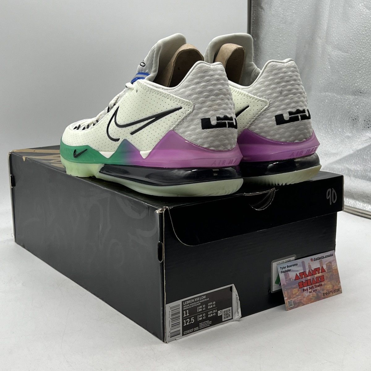 Nike Lebron 17 low glow in the dark Size US 11 / EU 44 - 4 Thumbnail