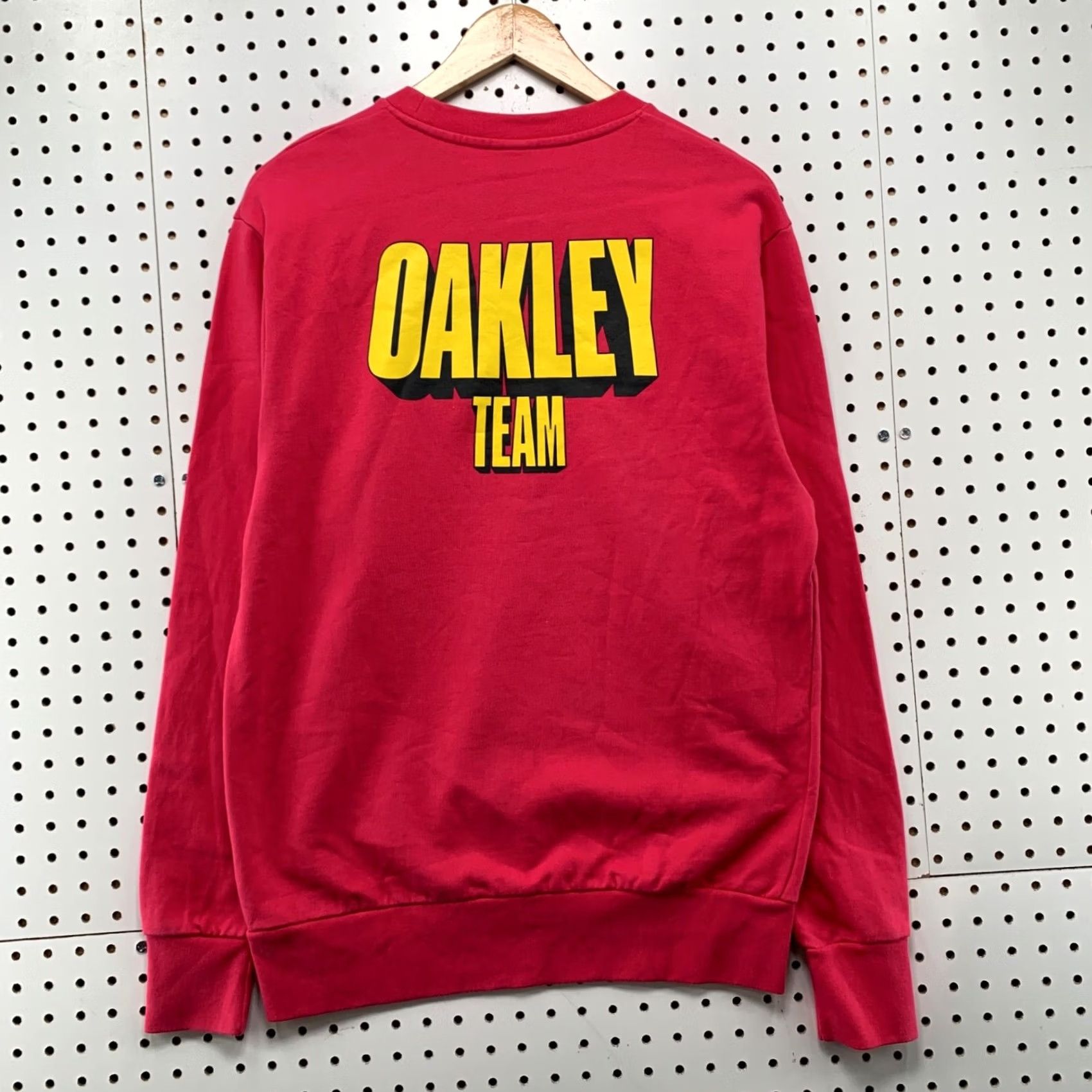 Oakley VINTAGE Oakley Sweatshirt Crewneck Mens Medium Pink Yellow Graphic Custom 20.5x28 Crew Neck Pullover Fleece Size US M / EU 48-50 / 2 - 2 Thumbnail