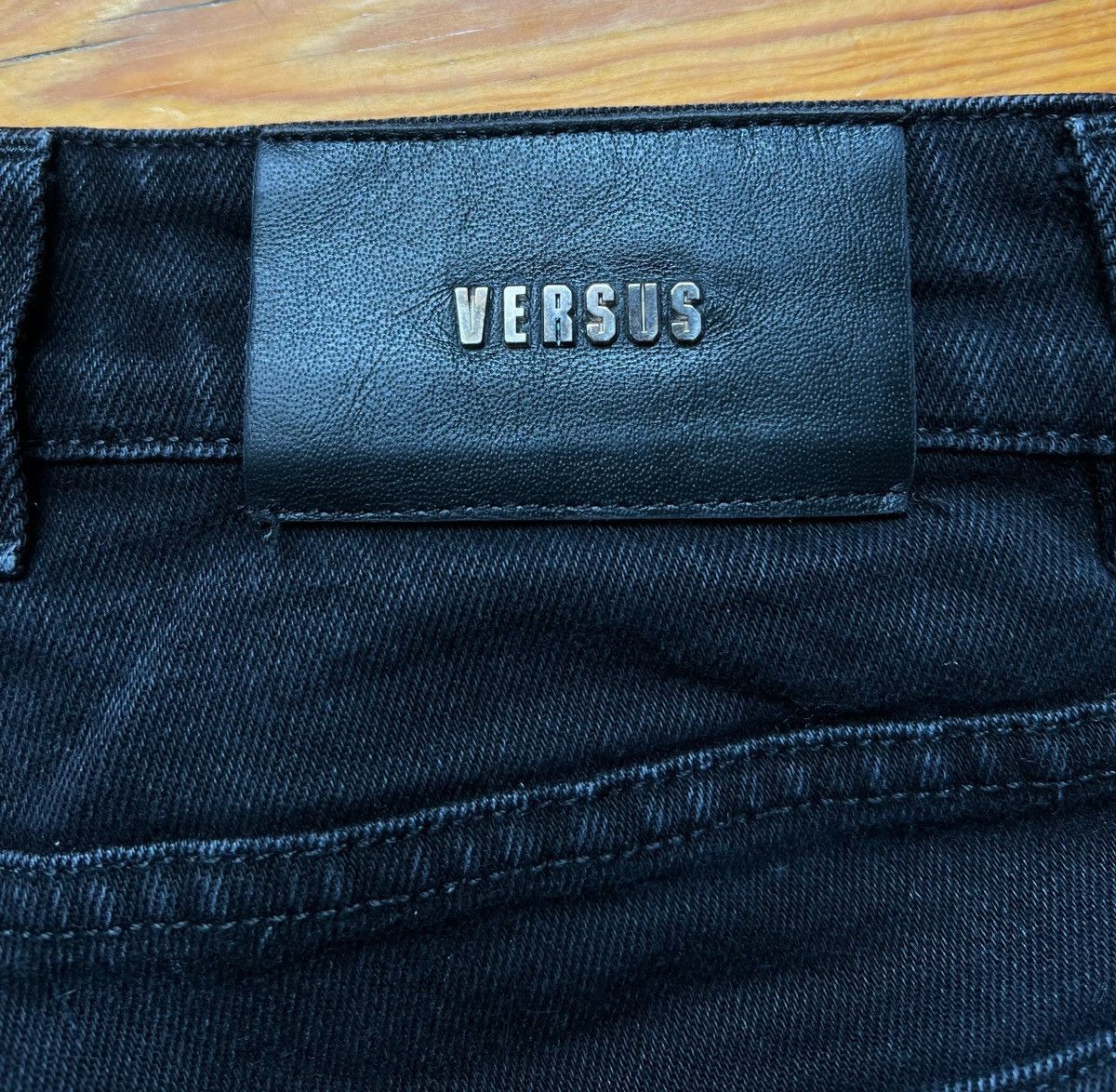 Versus Versace VERSUS VERSACE slim dark gray denim jeans in size 29 Size US 29 - 9 Thumbnail