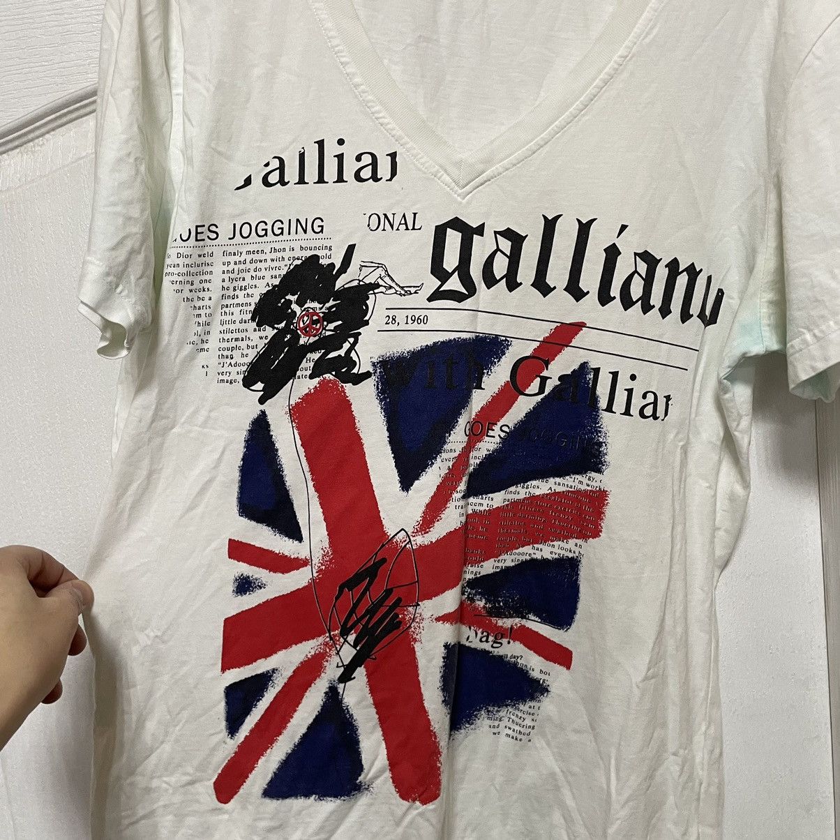 John Galliano vintage John Galliano news paper England UK trash tee shirt Size US L / EU 52-54 / 3 - 2 Thumbnail