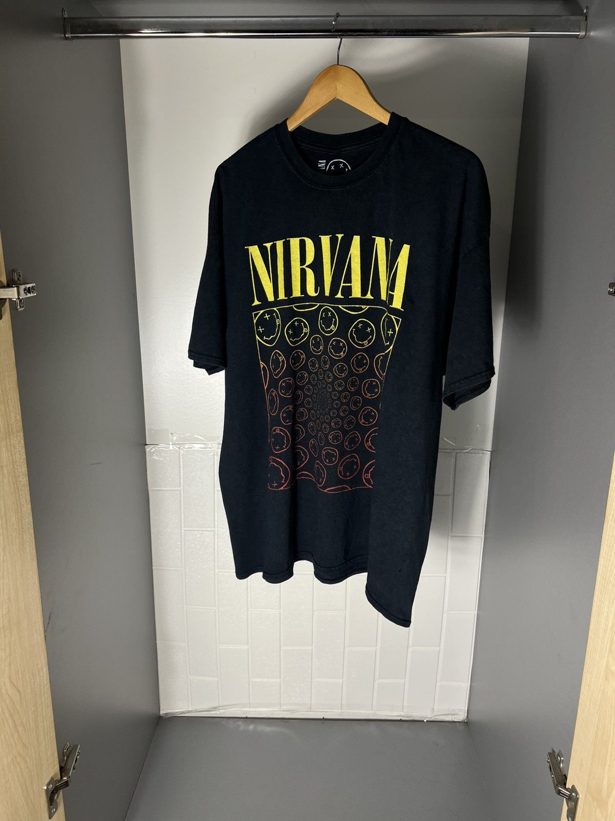 Band Tees VINTAGE NIRVANA KURT COBAIN SMILE ROCK T-SHIRT MRTAL Y2K 90s Size US XL / EU 56 / 4 - 7 Thumbnail