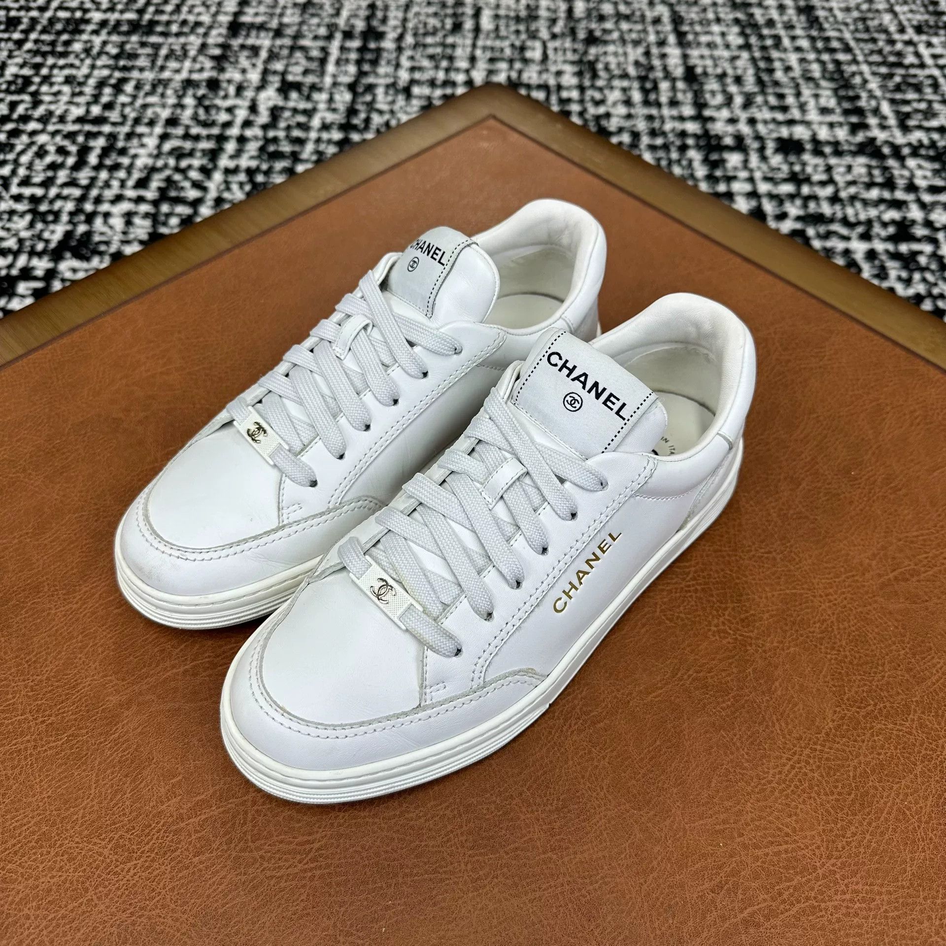 Chanel Chanel White Lowtop Sneakers it_38 Women Size US 8 / IT 38 - 1 Thumbnail