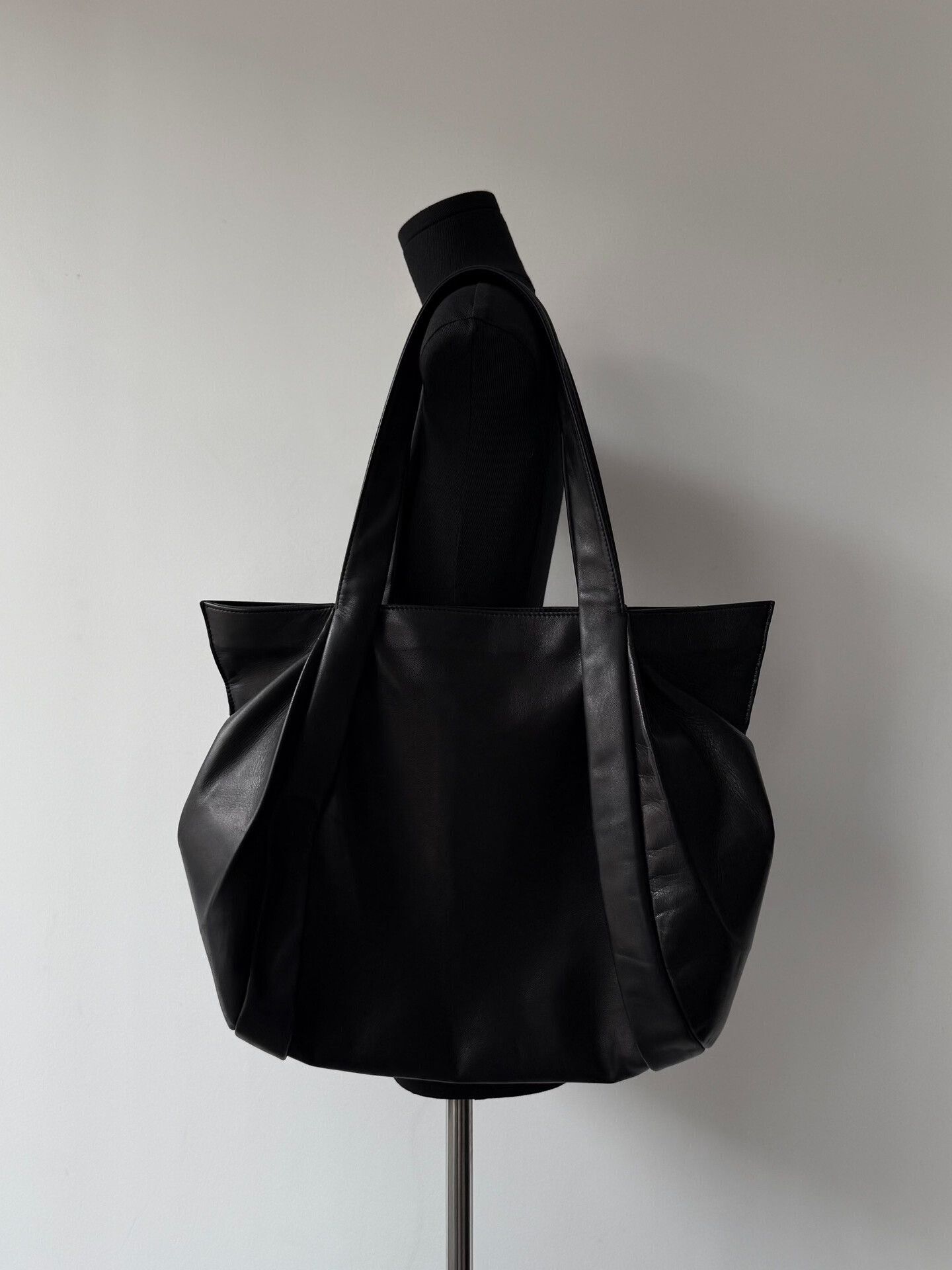 Yohji Yamamoto Yohji Yamamoto Femme Black Leather Bag Size ONE SIZE - 1 Thumbnail