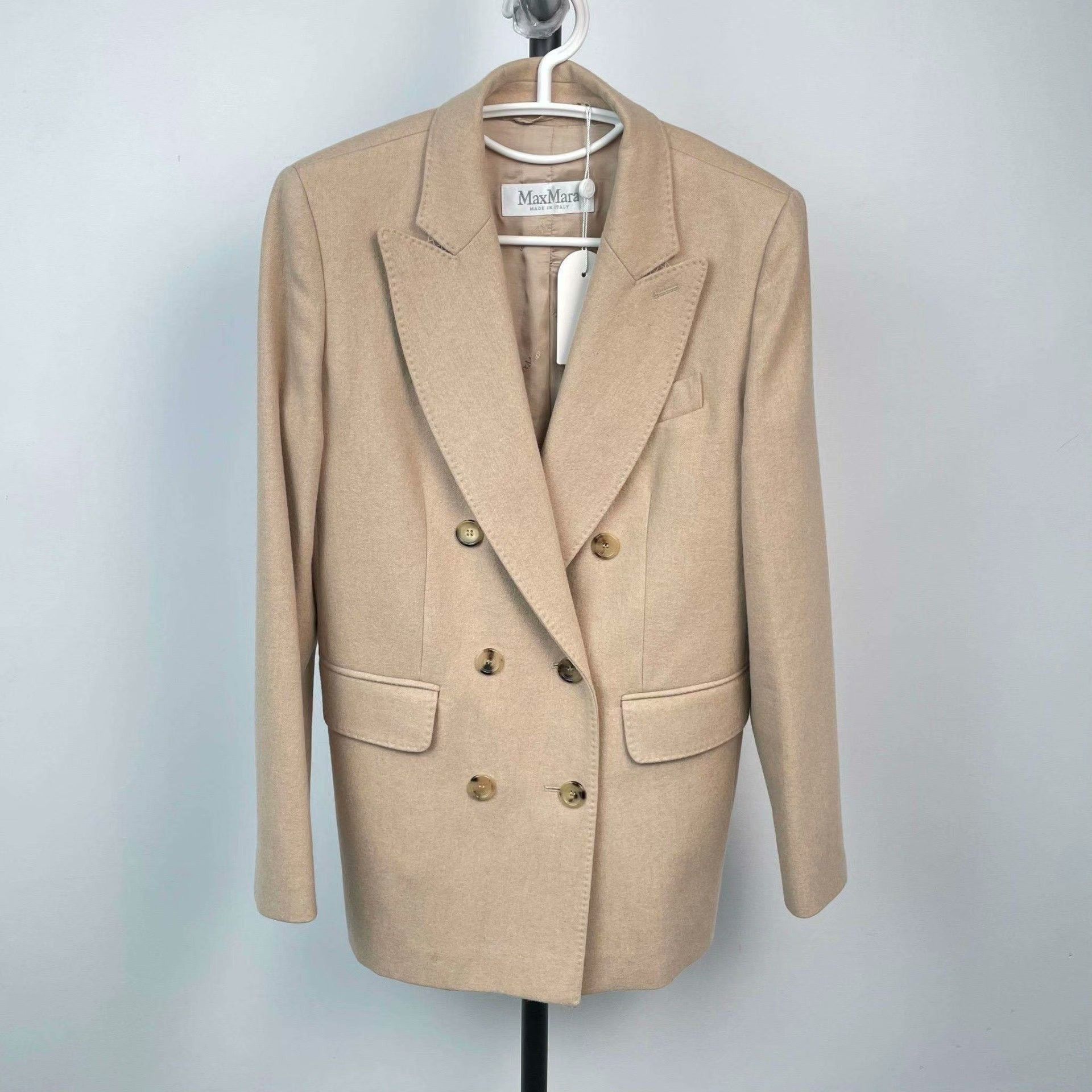 Max Mara Max Mara Beige Coat M Women Size M / US 6-8 / IT 42-44 - 1 Thumbnail