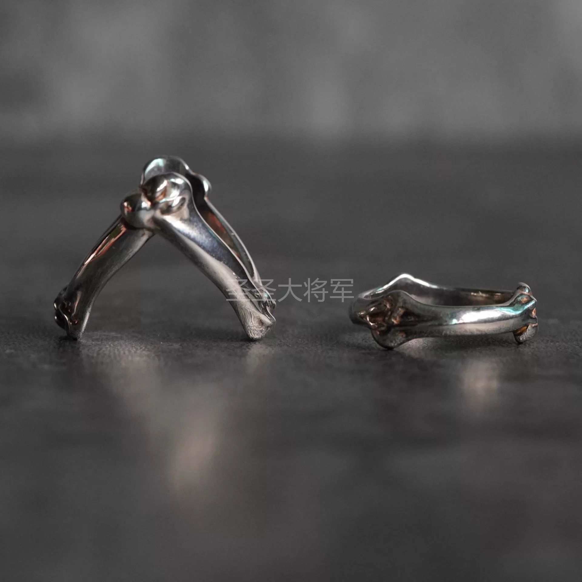 Takahiromiyashita The Soloist. The Soloist V-Bone Sterling Silver Ring US9.5 Size ONE SIZE - 3 Thumbnail