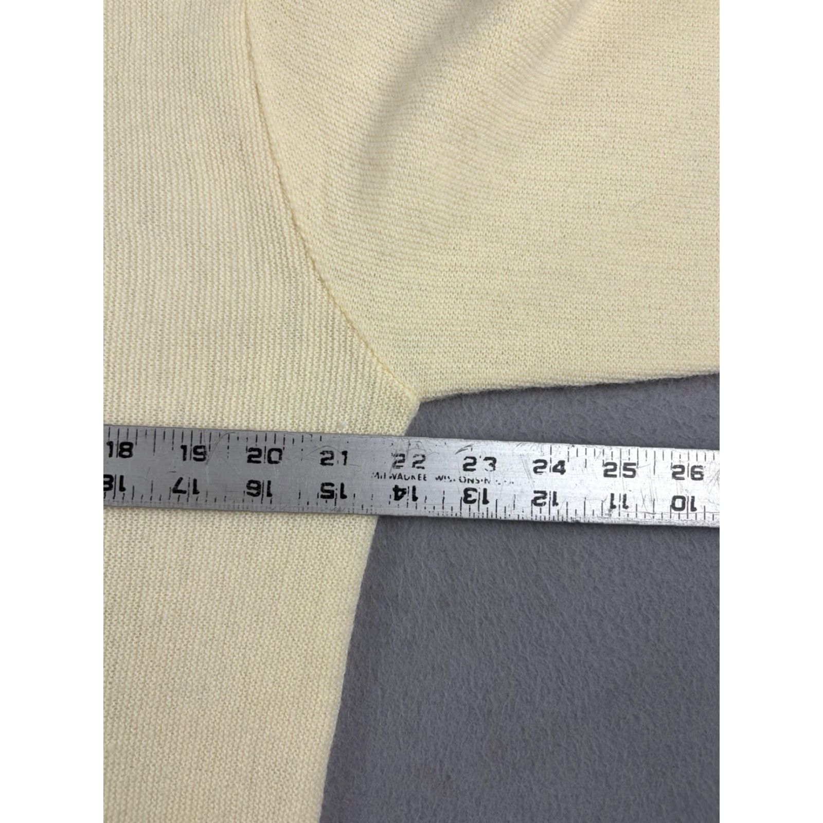 Lacoste VINTAGE Lacoste Izod Cardigan Sweater Men’s XL White 80s Button V-Neck Knit Acrylic Solid Cream/White Mens9 Size US XL / EU 56 / 4 - 6 Thumbnail