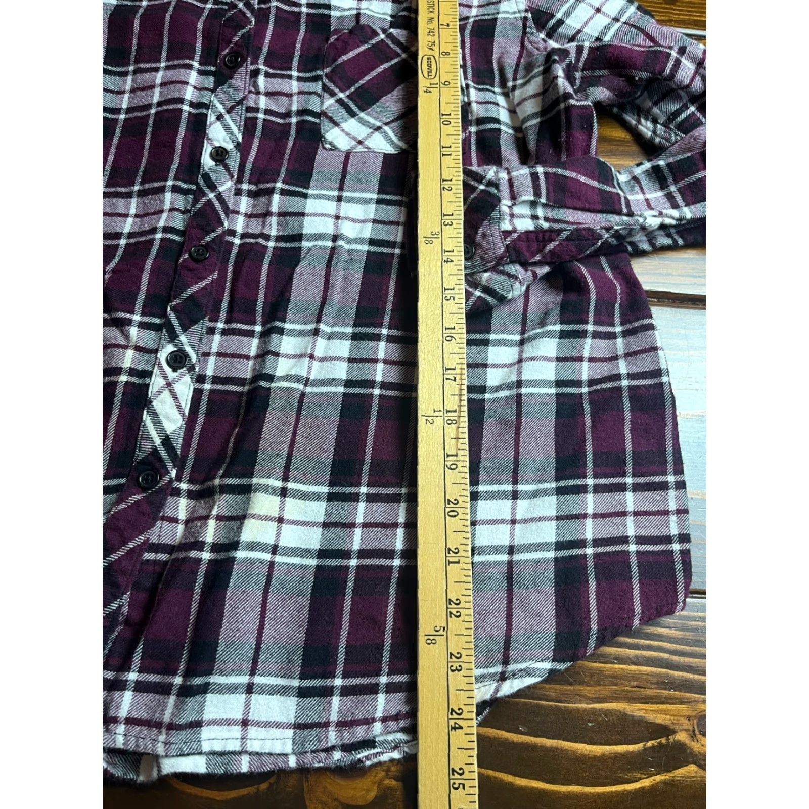 Vintage Well Worn Shirt Women's L Plaid Flannel Button-Up Maroon White Black Red Casual Modern 90s? Size L / US 10 / IT 46 - 6 Thumbnail