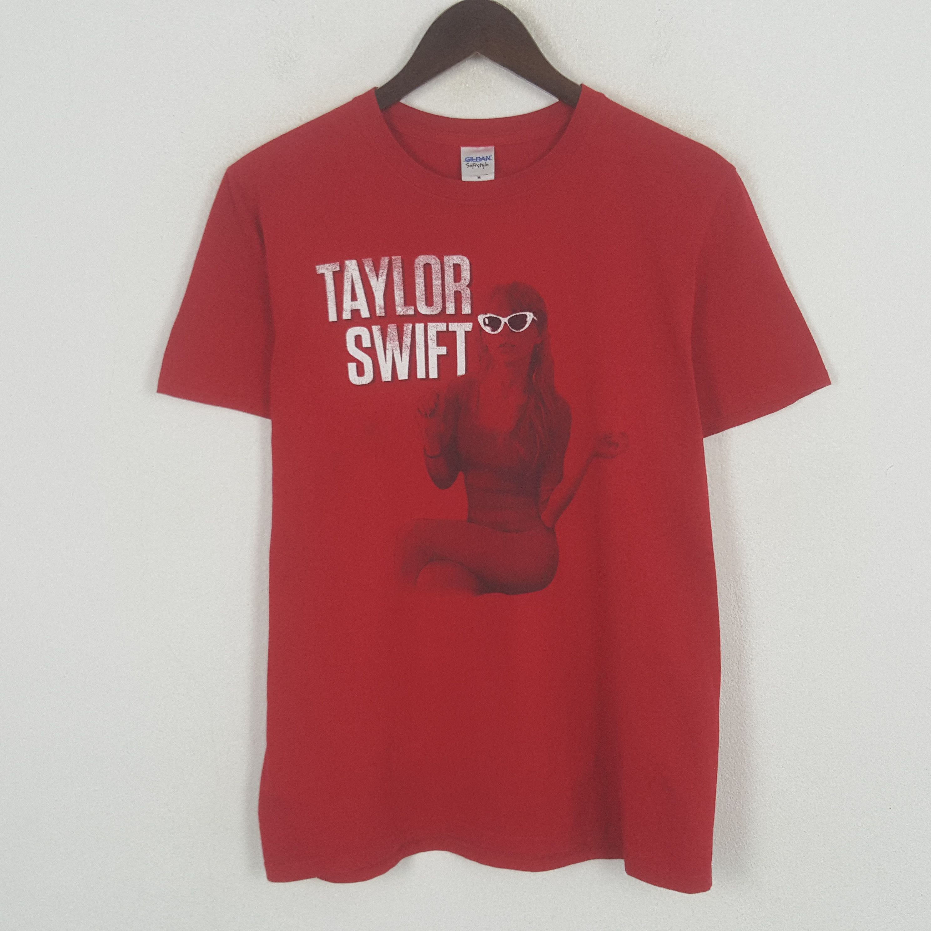 Other Vintage Taylor Swift RED Tshirt Size US M / EU 48-50 / 2 - 1 Thumbnail