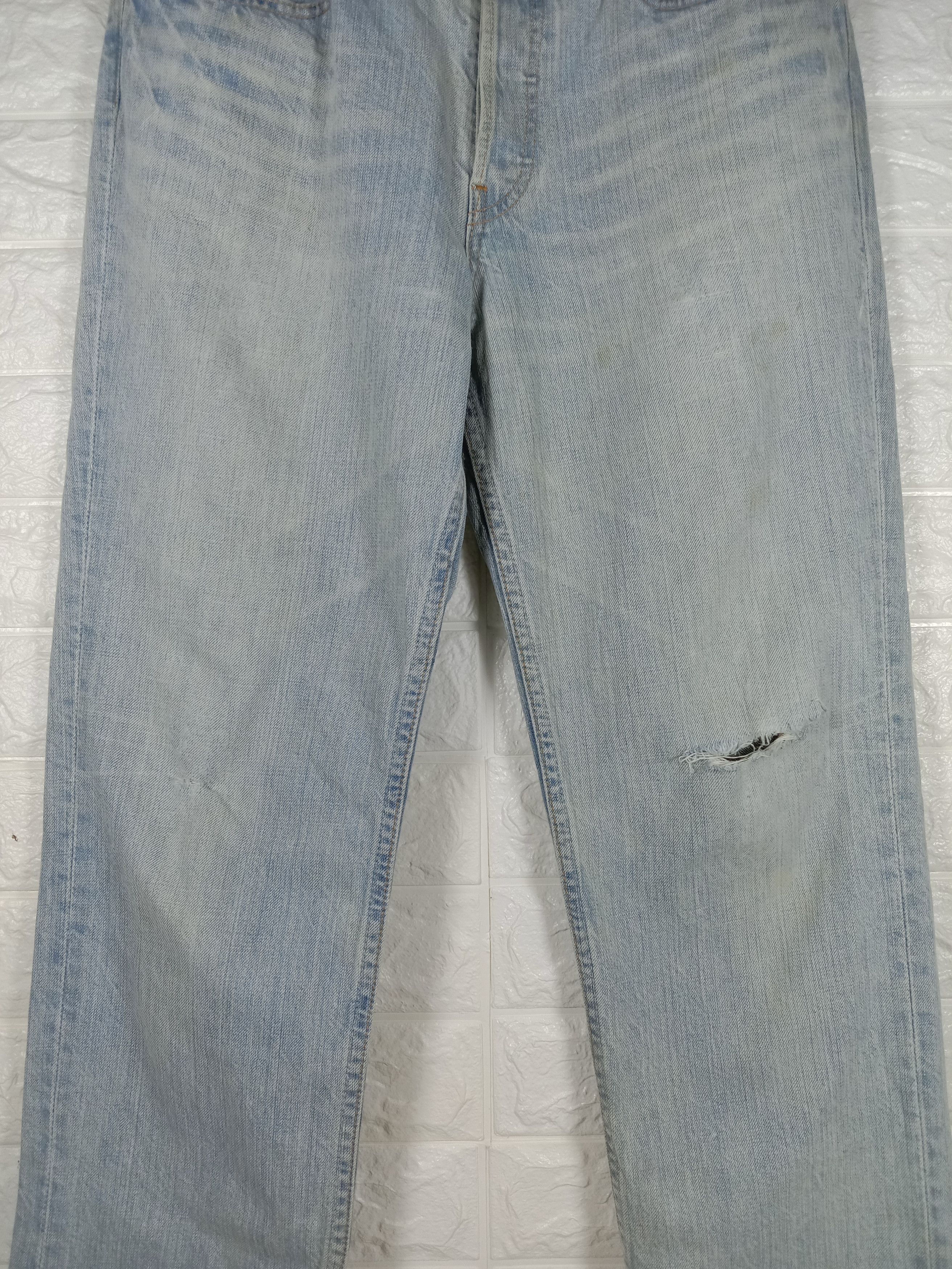 Levi's Vintage Levi’s 501 Jeans Light Wash Distressed Denim Size US 33 - 3 Thumbnail