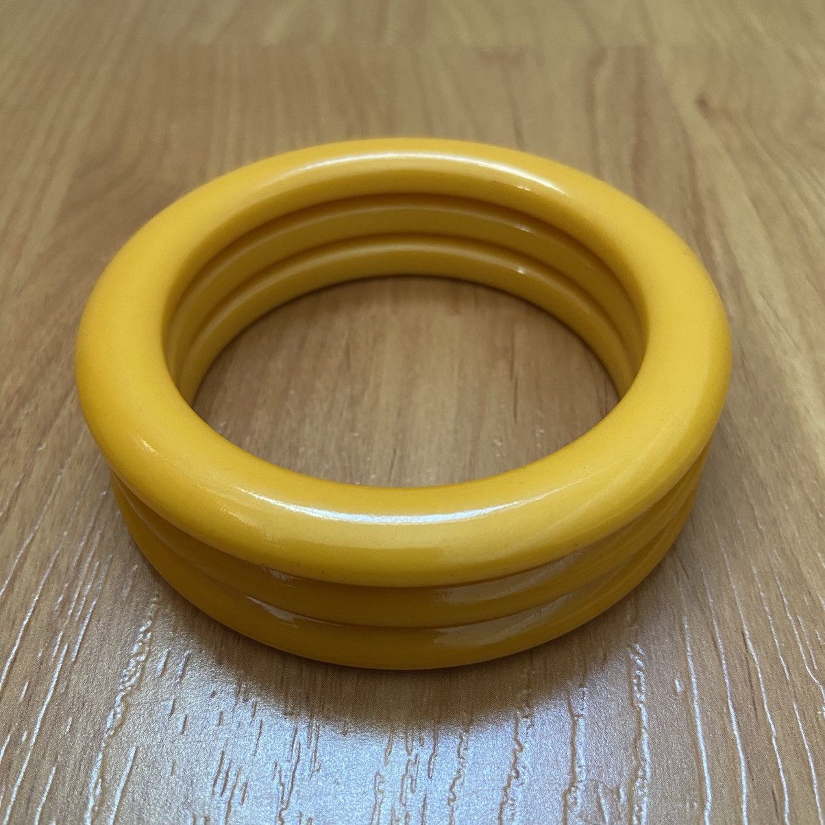 Vintage Bakelite Mid Century Vintage Spacer Bangle Bracelet Bundle Size ONE SIZE - 2 Thumbnail