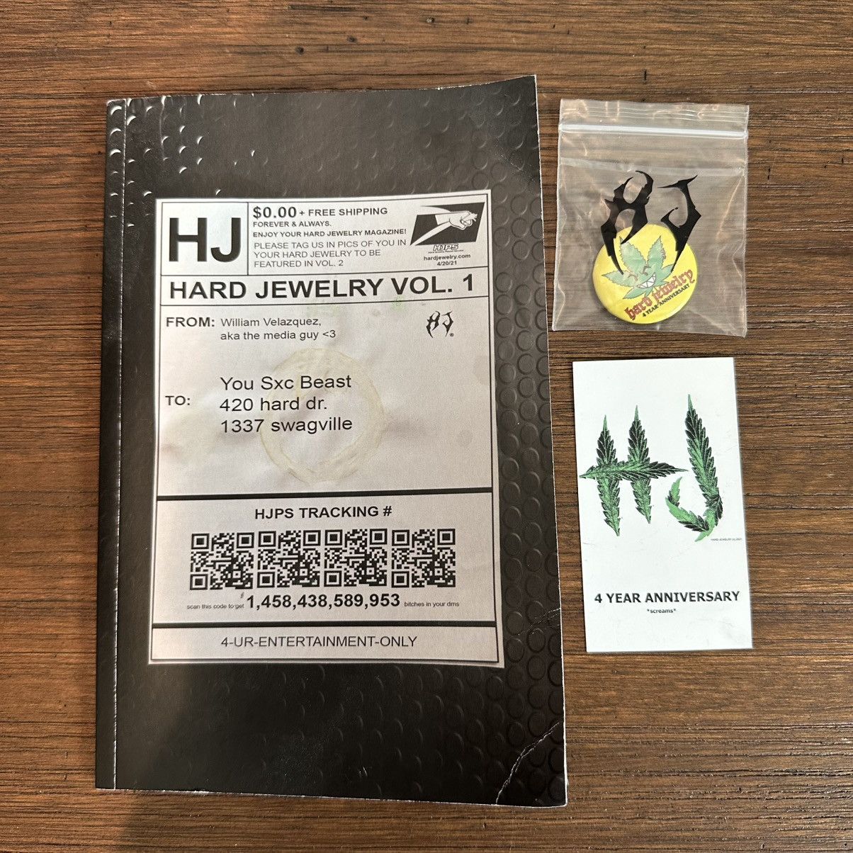 Jewelry Hard Jewelry magazine and pin Size ONE SIZE - 1 Thumbnail