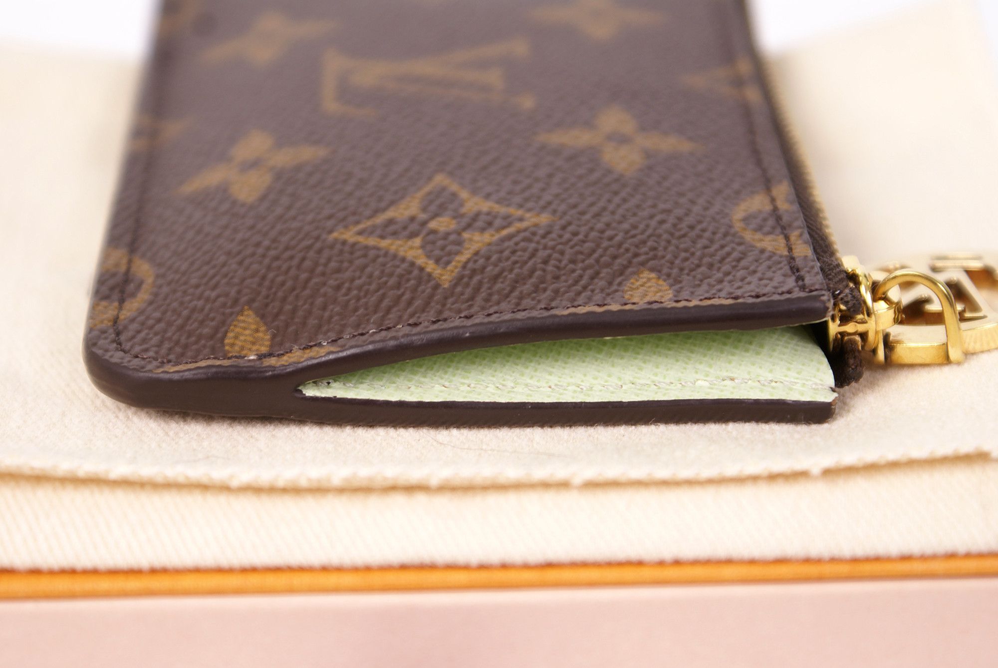 Louis Vuitton Louis Vuitton Romy Card Holder Zip Coin Pouch Matcha M82939 Size ONE SIZE - 8 Thumbnail