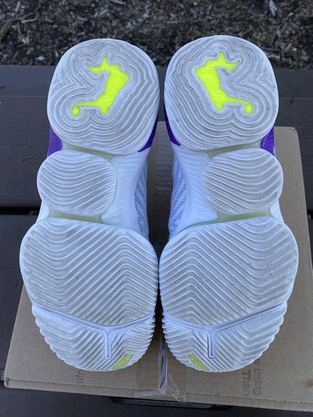 Nike Nike LeBron 16 Buzz Lightyear AO2588102 Size 7.5 Men Size US 7.5 / EU 40-41 - 6 Thumbnail
