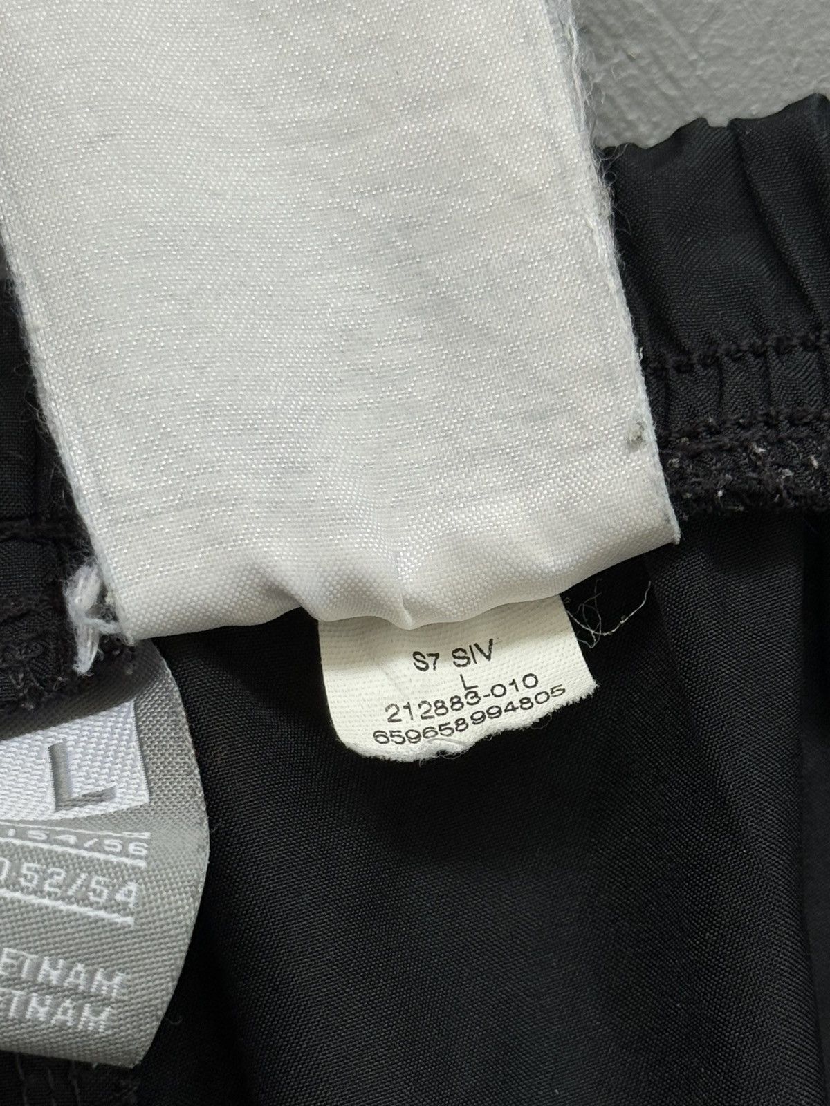 Nike Trackpants Nike Vintage Streetwear Outdoor Casual Style Drip Size US 33 - 7 Thumbnail