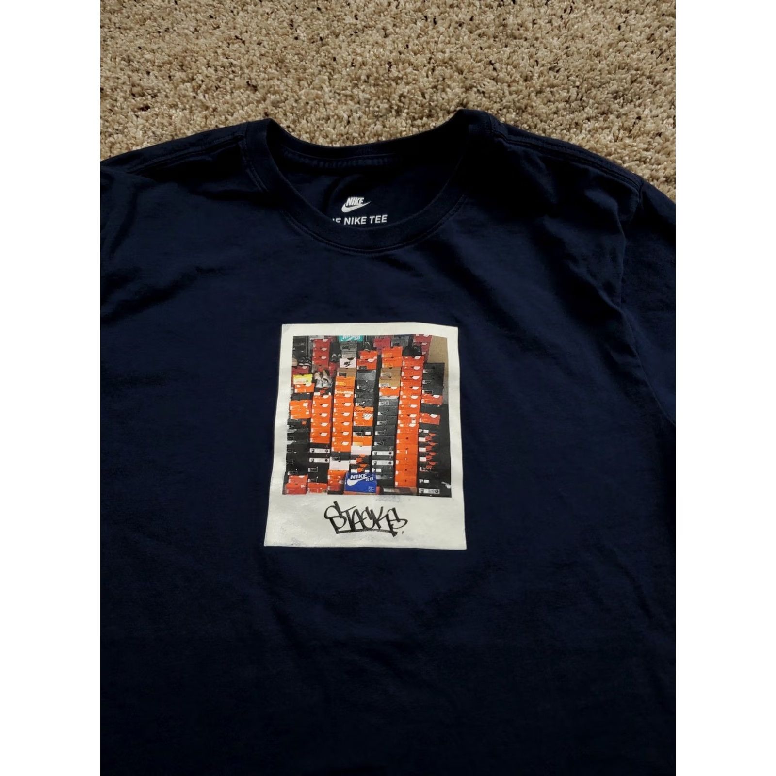 Nike Nike T Shirt Mens Medium Navy Blue Stacks Short Sleeve Athletic Fit Graphic Polo Shirt Style Size US M / EU 48-50 / 2 - 3 Thumbnail