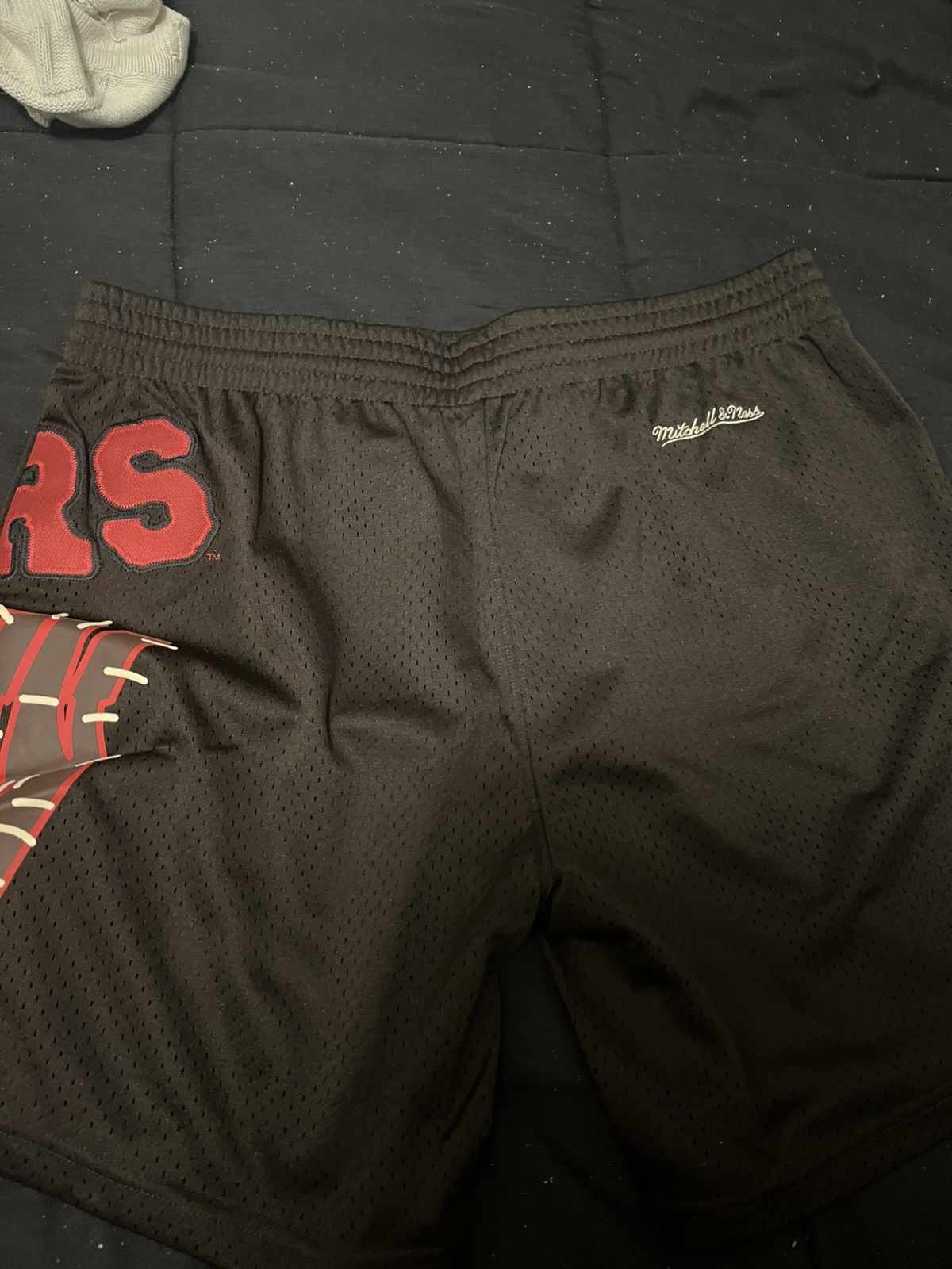 Mitchell & Ness × Travis Scott Wisconsin Badgers x Travis Scott Shorts Size US 38 / EU 54 - 2 Thumbnail