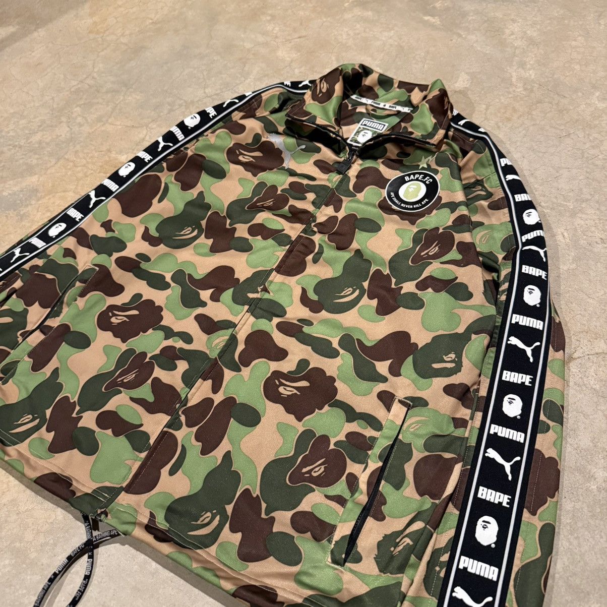 Bape × Puma Bape x Puma ABC Camo Training Zip Up Jacket Bathing Ape F.C. Size US M / EU 48-50 / 2 - 3 Thumbnail