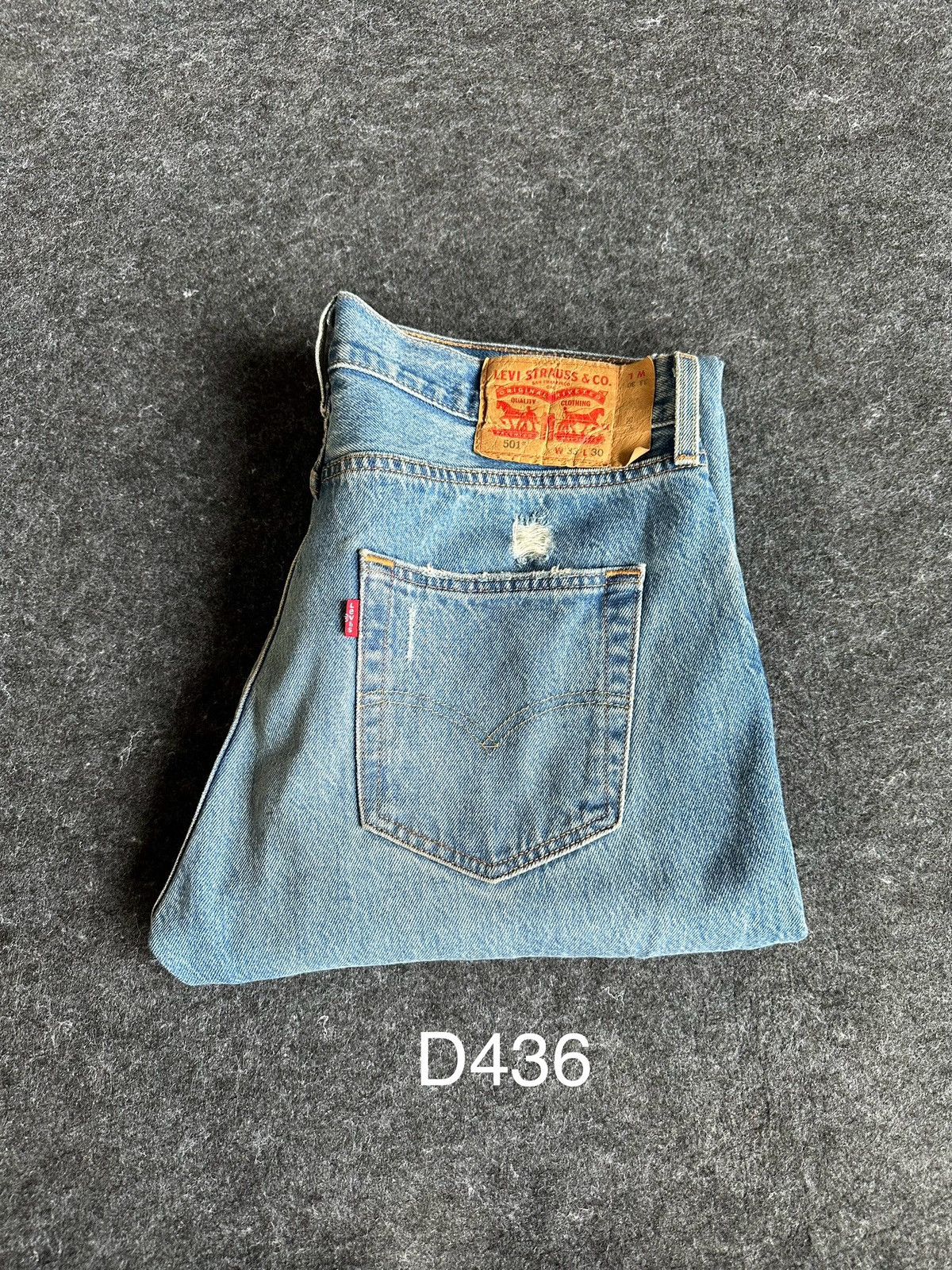 Levi's Distressed Levis 501 Light Blue Denim 33x30 D436 Size US 33 - 21 Thumbnail