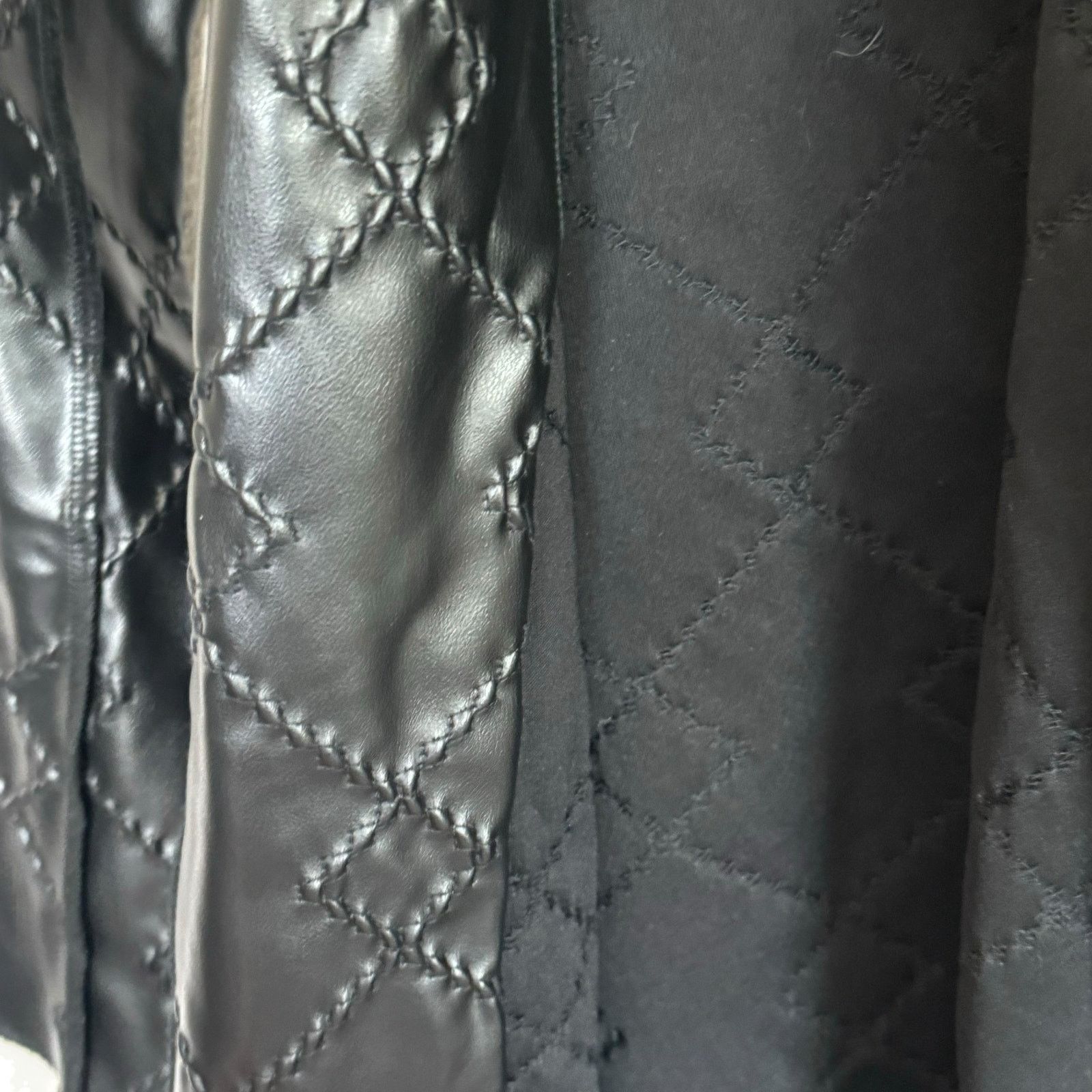 Trina Turk Trina Turk Petite Black Quilted Long Jacket Designer Matrix Size S / US 4 / IT 40 - 16 Thumbnail