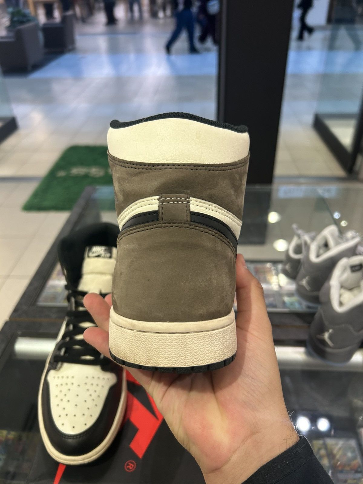 Jordan Brand Jordan 1 dark mocha 2020 Size US 11.5 / EU 44-45 - 3 Thumbnail