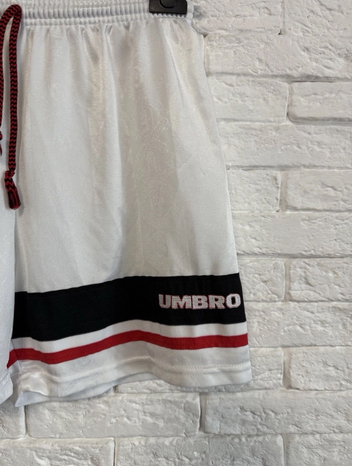 Umbro Vintage Umbro Manchester United Away 97/99 Football Shorts Size US 29 - 2 Thumbnail