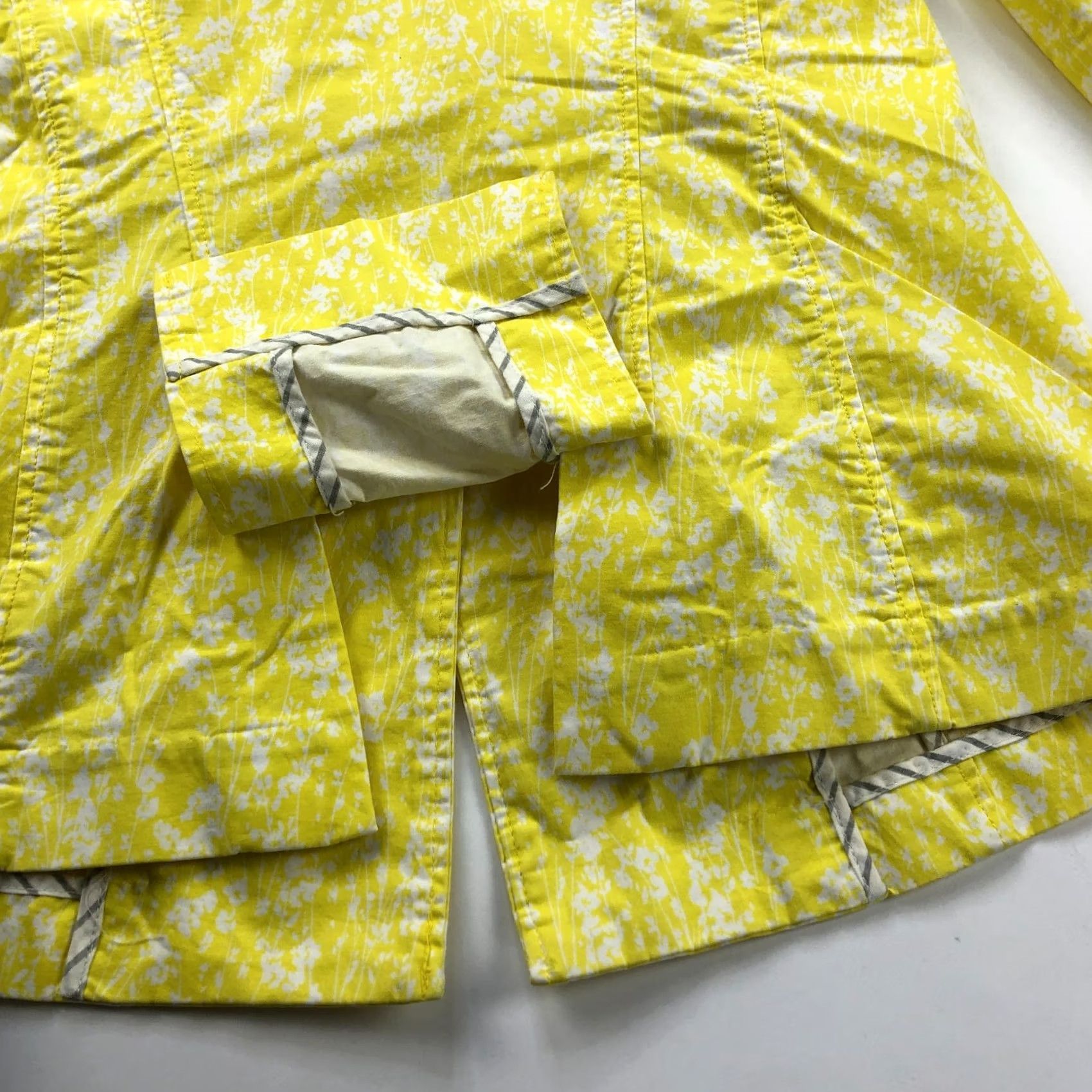 Vintage Cabi Blazer Shirt Womens Floral Button Jacket 5160 Yellow M Medium Spring Field Of Daisies Womens Button Blazer Jacket 5160 Yellow MINT Size M / US 6-8 / IT 42-44 - 7 Thumbnail