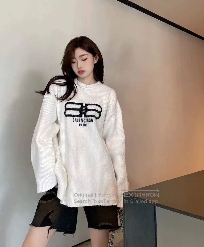 Balenciaga Balenciaga White Flower Button Letter Logo Knit Top Size US XS / EU 42 / 0 - 8 Thumbnail