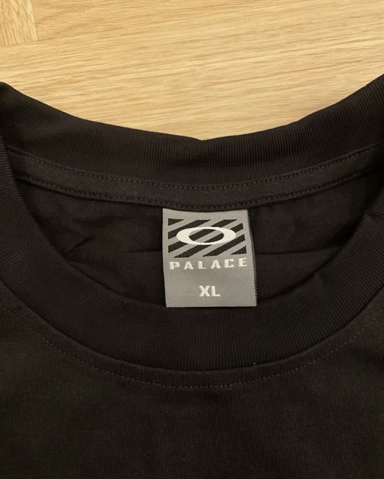 Oakley × Palace Palace oakley shirt Size US XL / EU 56 / 4 - 4 Thumbnail