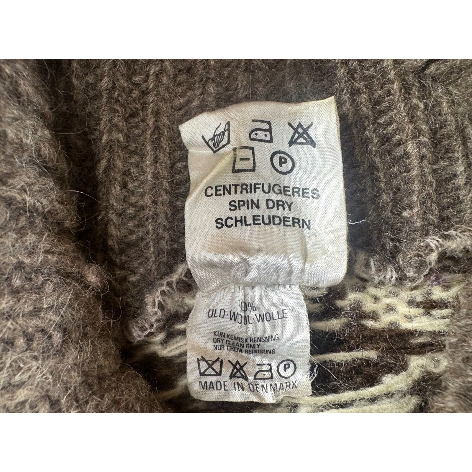 Other Scandia 100% Wool Stripe geometric pattern Sweater size M Gr Size US M / EU 48-50 / 2 - 2 Thumbnail