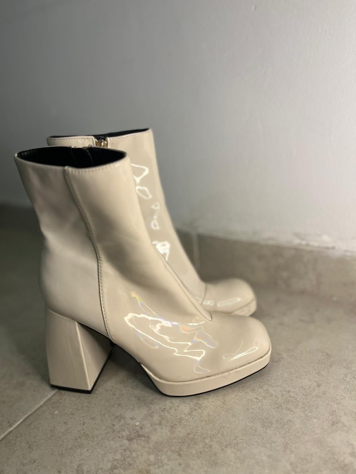 Cream holographic platform boots