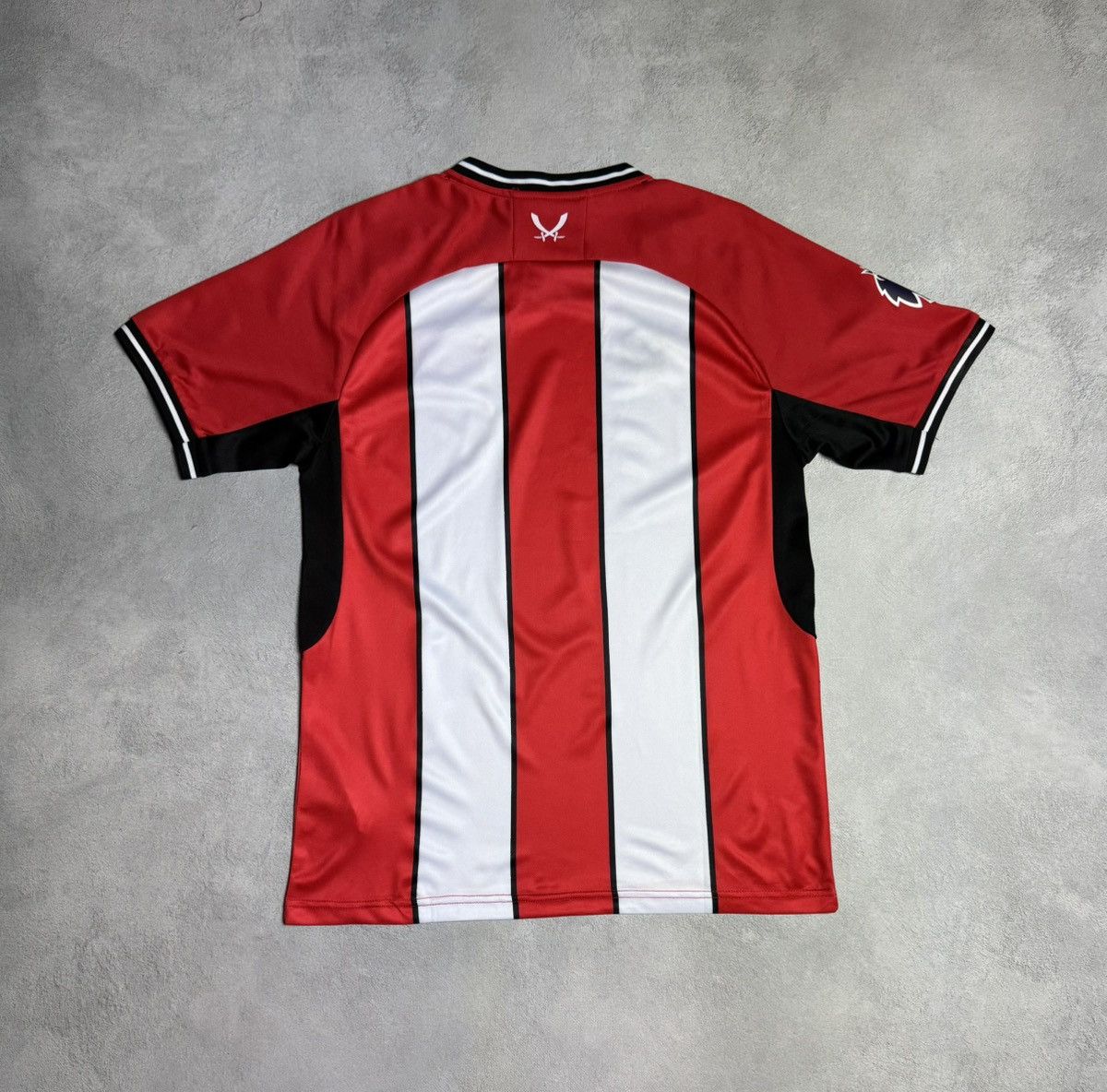 Errea Sheffield United 2023 2024 Home Shirt Soccer Jersey Errea Size US L / EU 52-54 / 3 - 2 Thumbnail