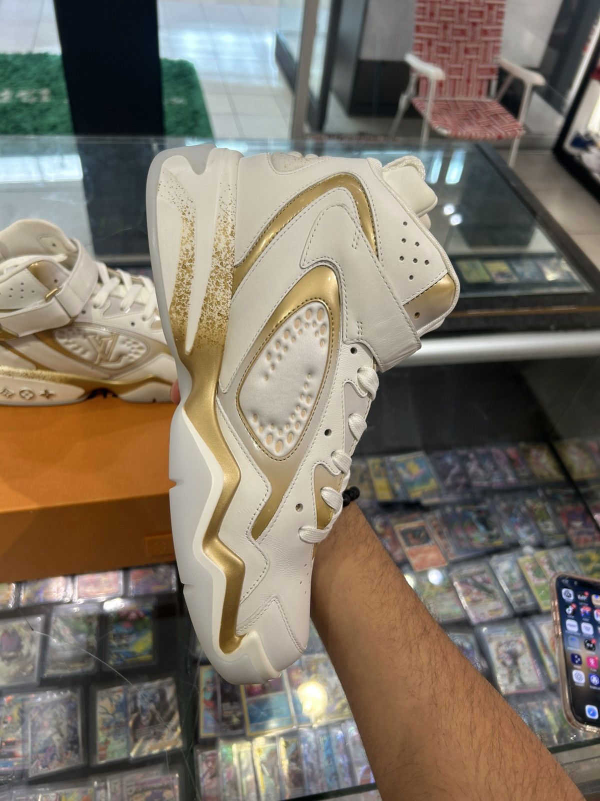Louis Vuitton Louis vuitton trainer 2 white gold Size US 8.5 / EU 41-42 - 4 Thumbnail