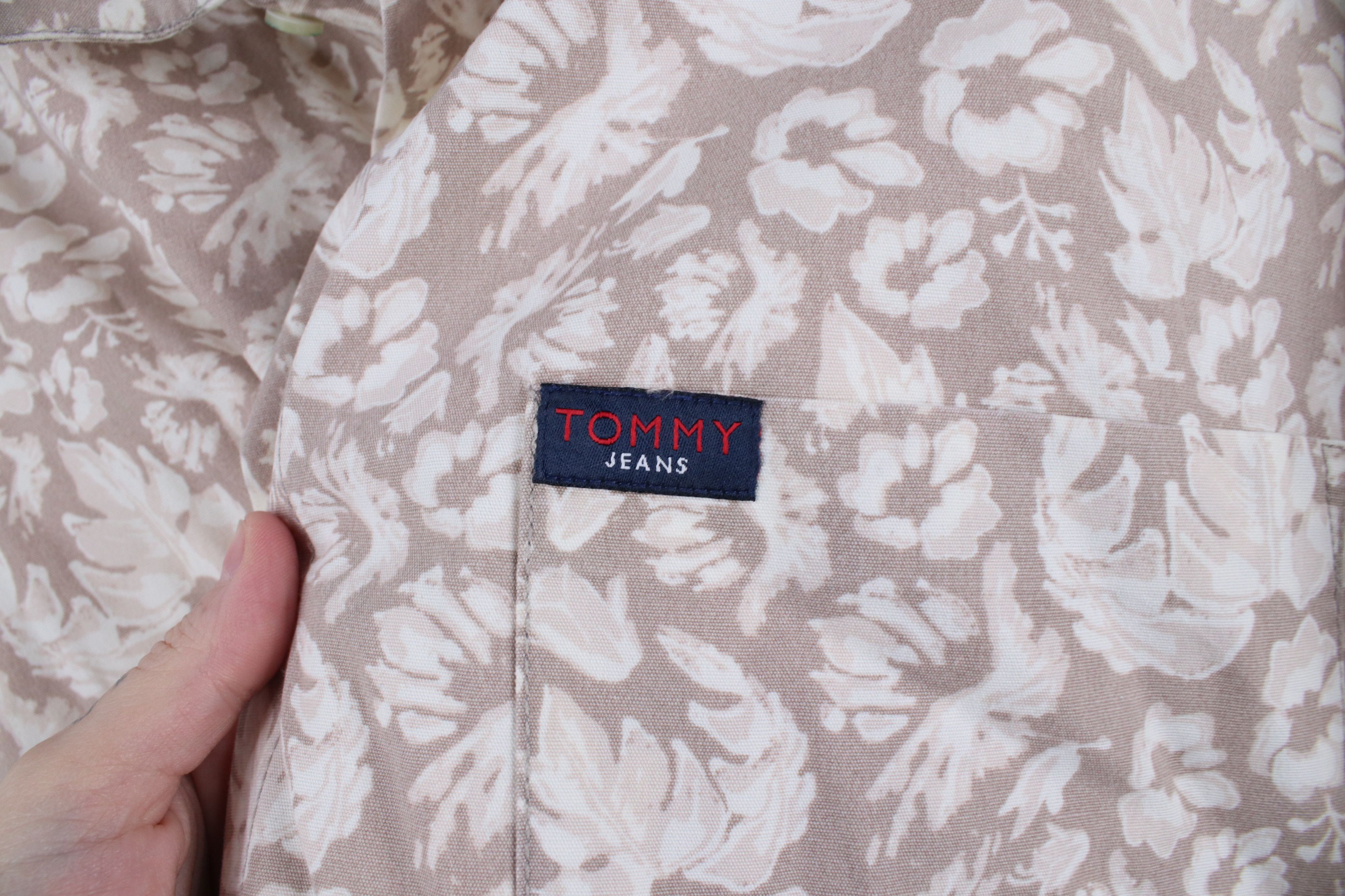 Tommy Hilfiger × Vintage Vintage 90s Tommy Hilfiger Flower Hawaiian Luau Button Shirt Size US XL / EU 56 / 4 - 4 Thumbnail