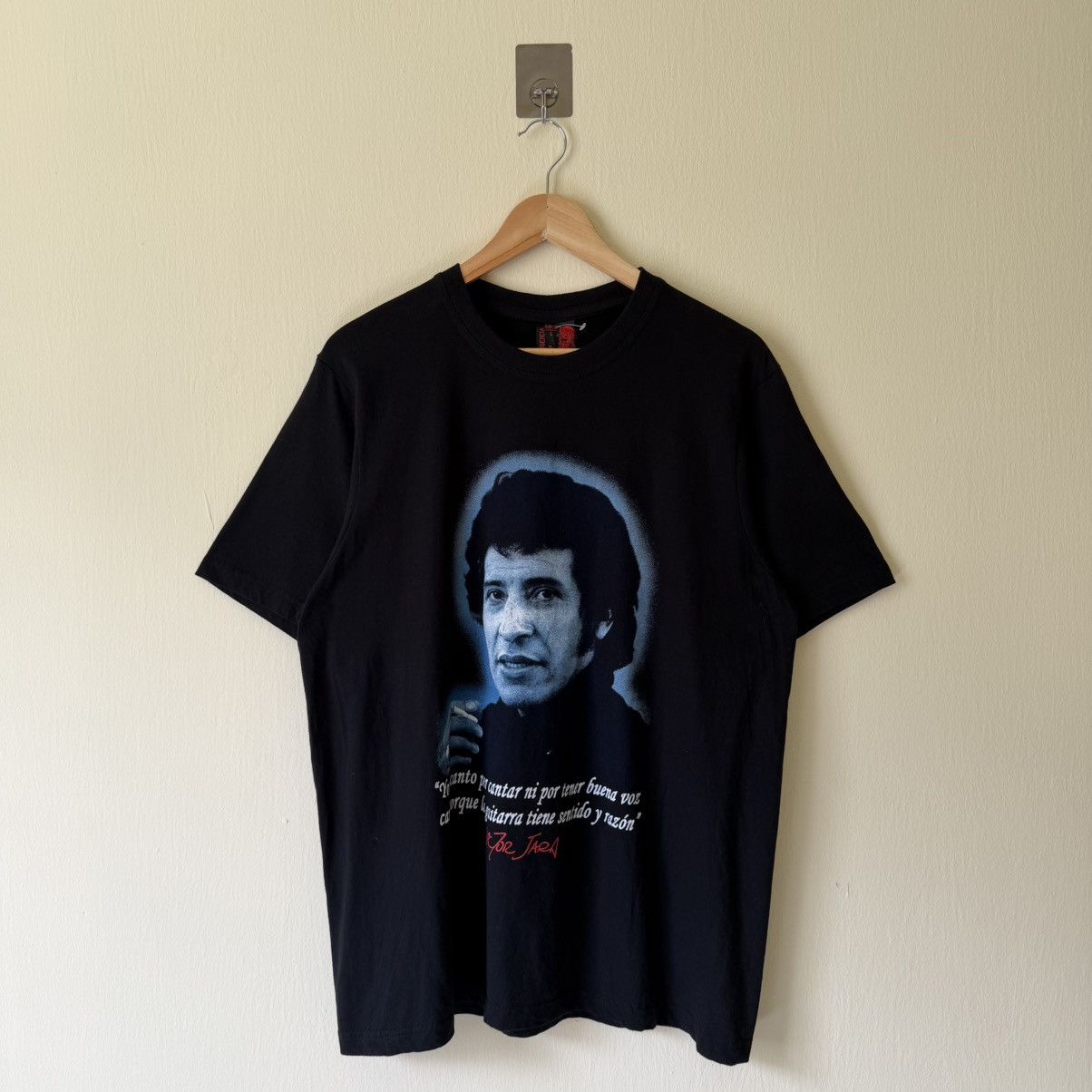 Vintage Vintage Victor Jara Politic Icon Tee Shirt Size US L / EU 52-54 / 3 - 1 Thumbnail
