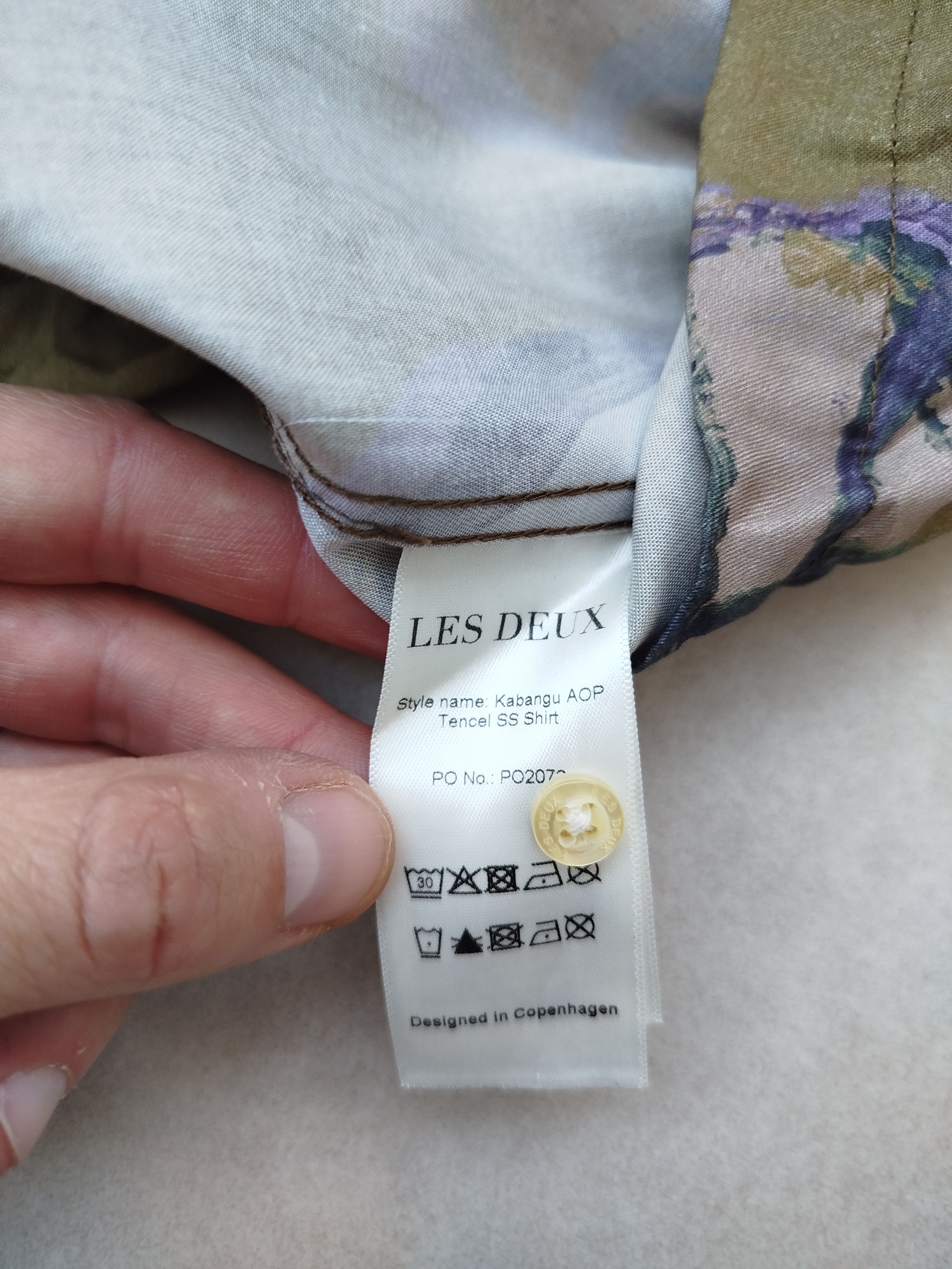 Les Deux Les deux Kabangu AOP tencel ss shirt Size US M / EU 48-50 / 2 - 7 Thumbnail