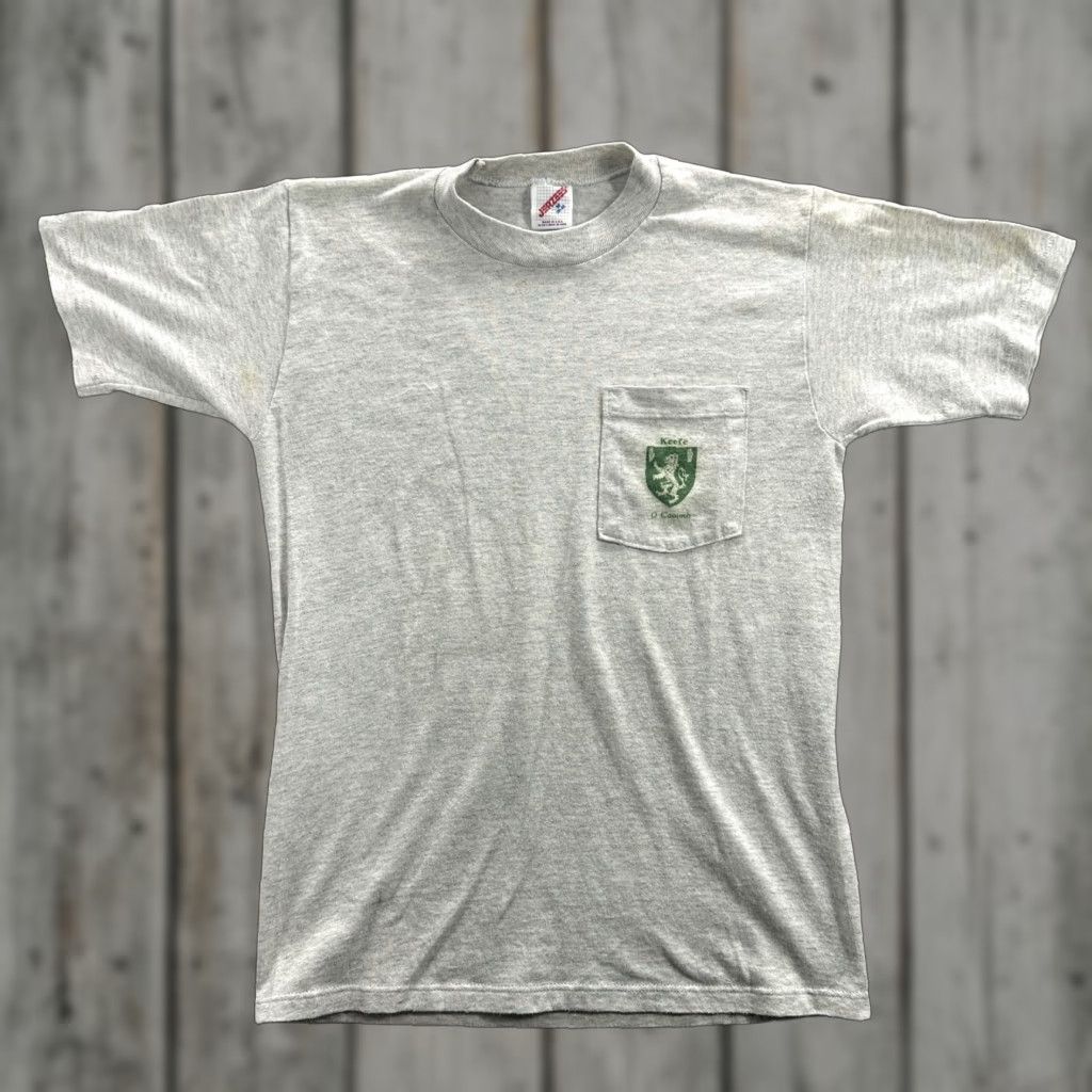 Jerzees VINTAGE Jerzees Shirt Mens Medium Gray Keefe O Caoimh Irish Crest Pocket Tee 90s Size US M / EU 48-50 / 2 - 1 Thumbnail