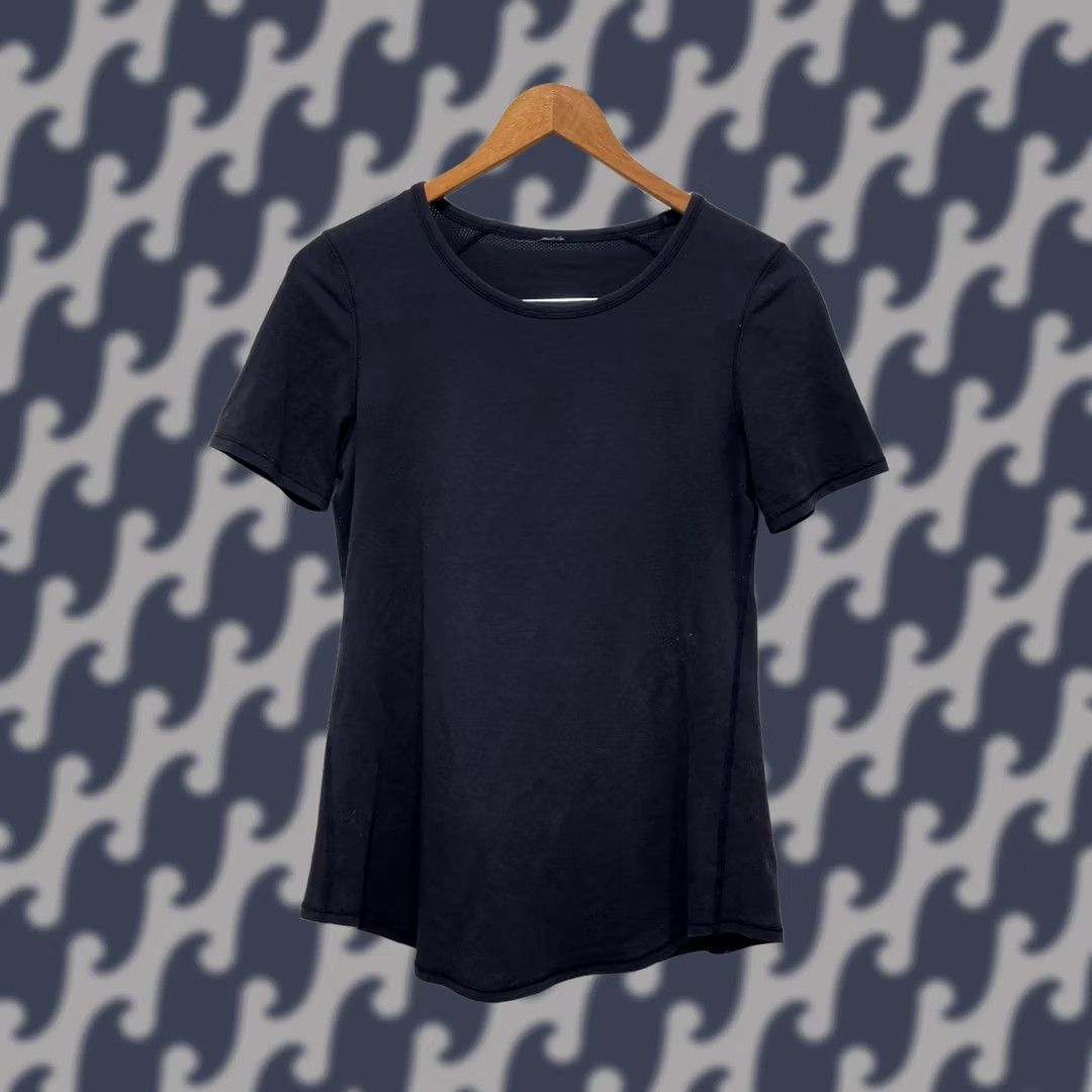 Lululemon Lululemon Inner Essence Shirt Women L Navy Blue Crew Neck Active Short Sleeve Size S / US 4 / IT 40 - 1 Thumbnail