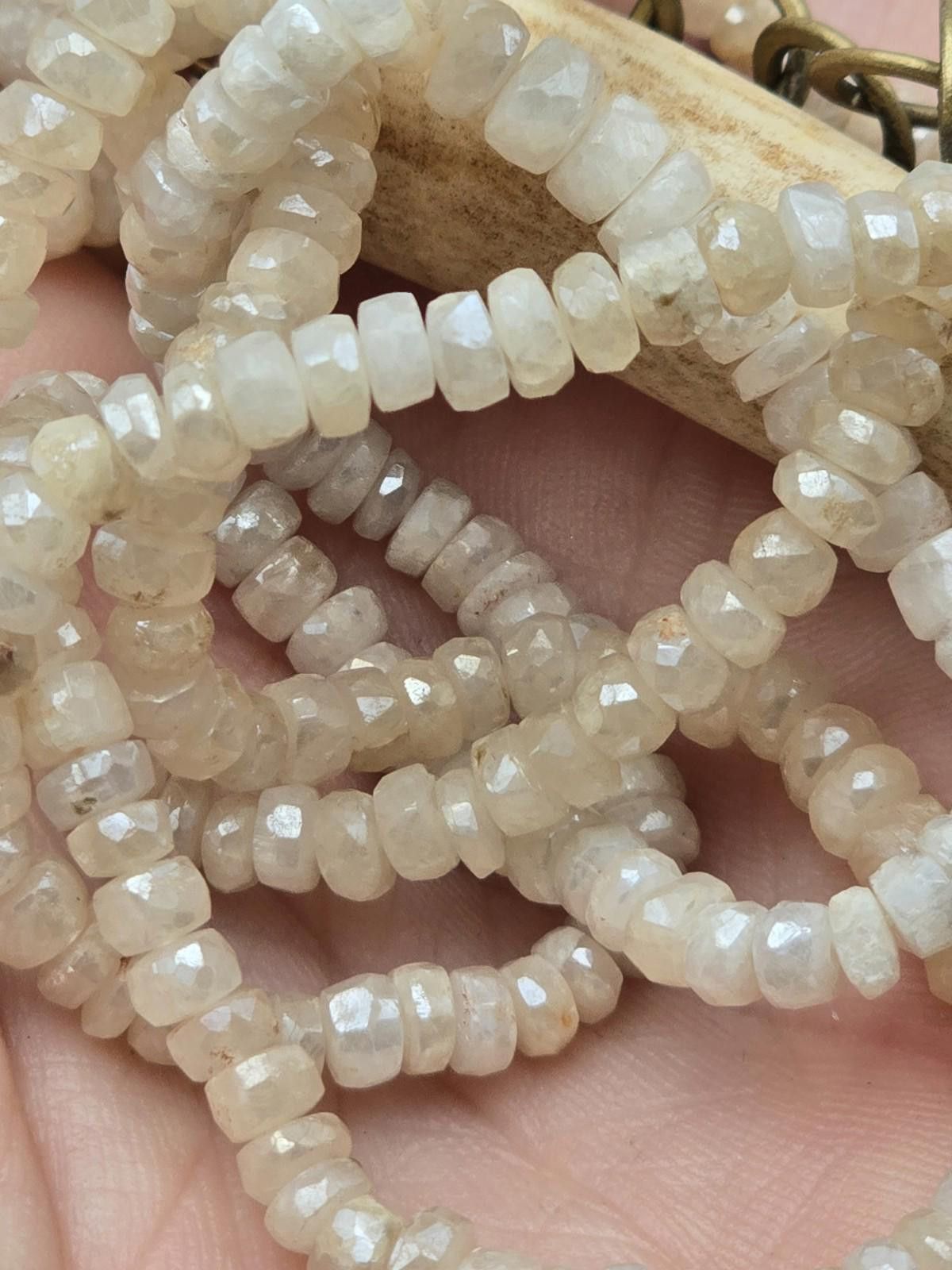 Fashion Victim Faceted Cream Bead Necklace w/ Blue Flash, Jadeite, Feldspar Size ONE SIZE - 9 Thumbnail
