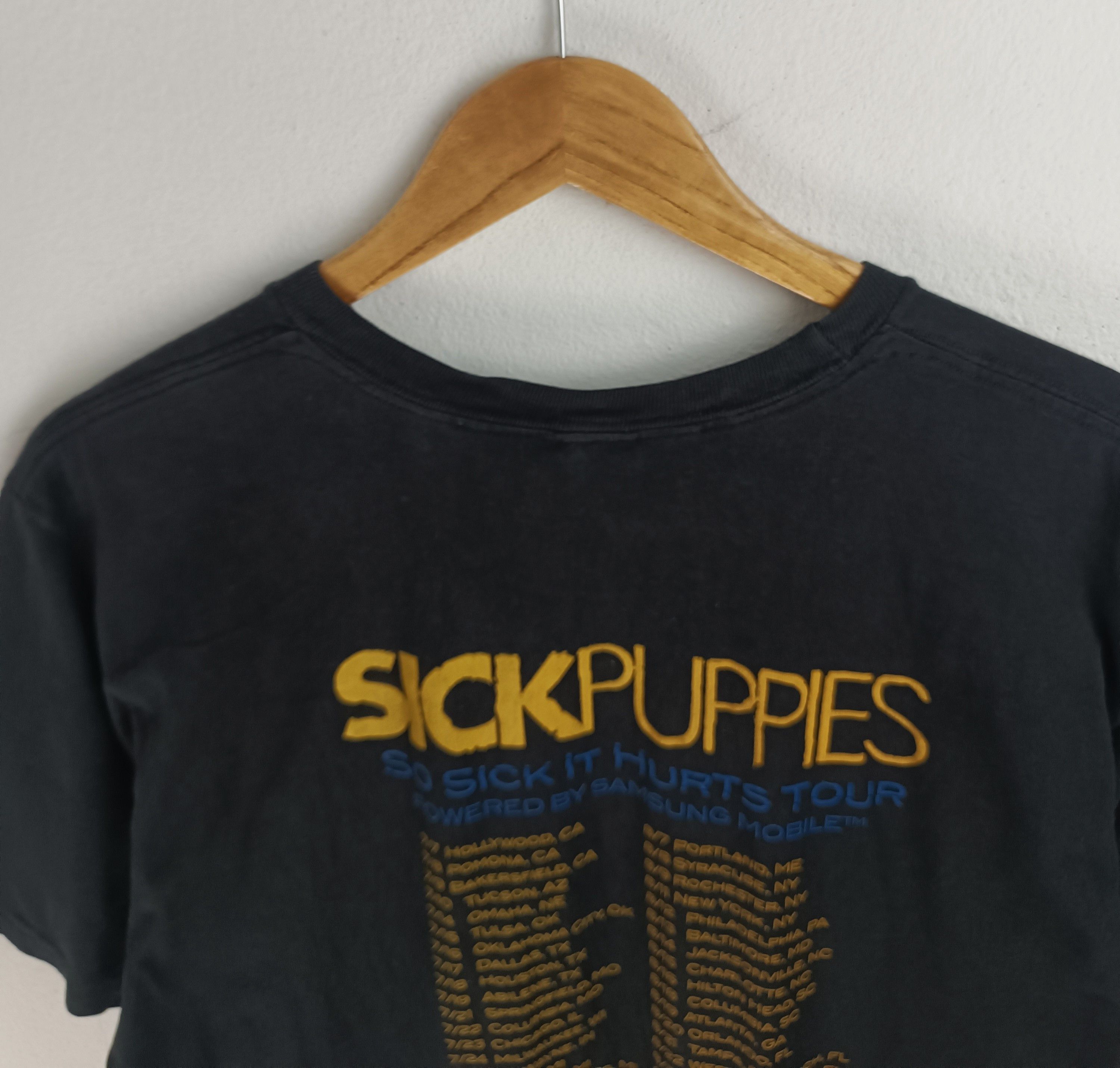 Vintage VINTAGE '09 SICK PUPPIES SO SICK TOUR TEE 3 DAYS GRACE Size US L / EU 52-54 / 3 - 17 Thumbnail
