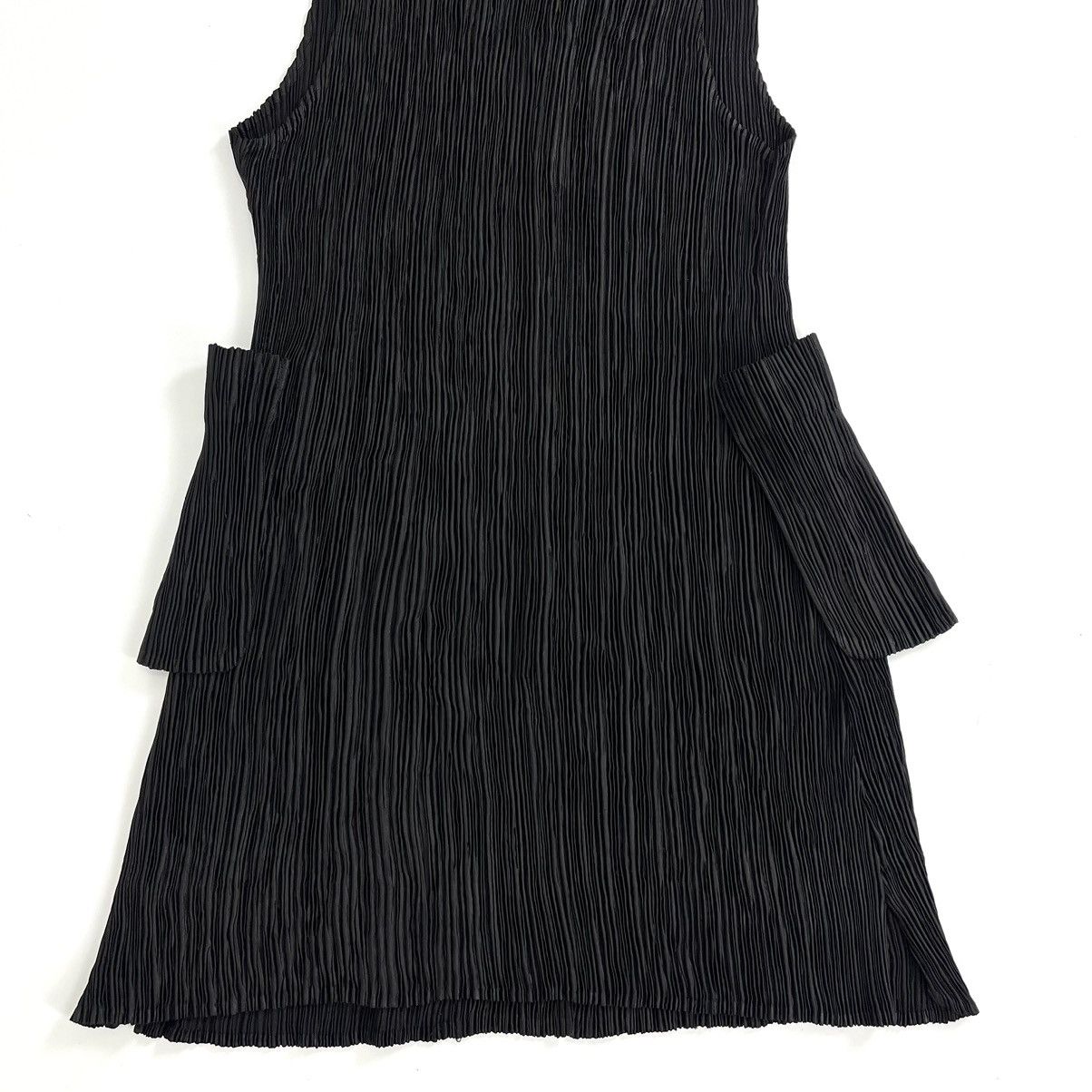 Issey Miyake × Pleats Please Issey Miyake Pleats Please Issey Miyake 3D Pocket Sleeveless Button Up Size US L / EU 52-54 / 3 - 15 Thumbnail